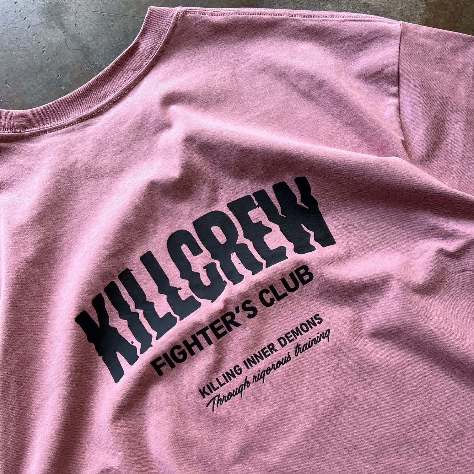 RELAXED FIT RIGOROUS TRAINING T-SHIRT - ROSE / BLACK