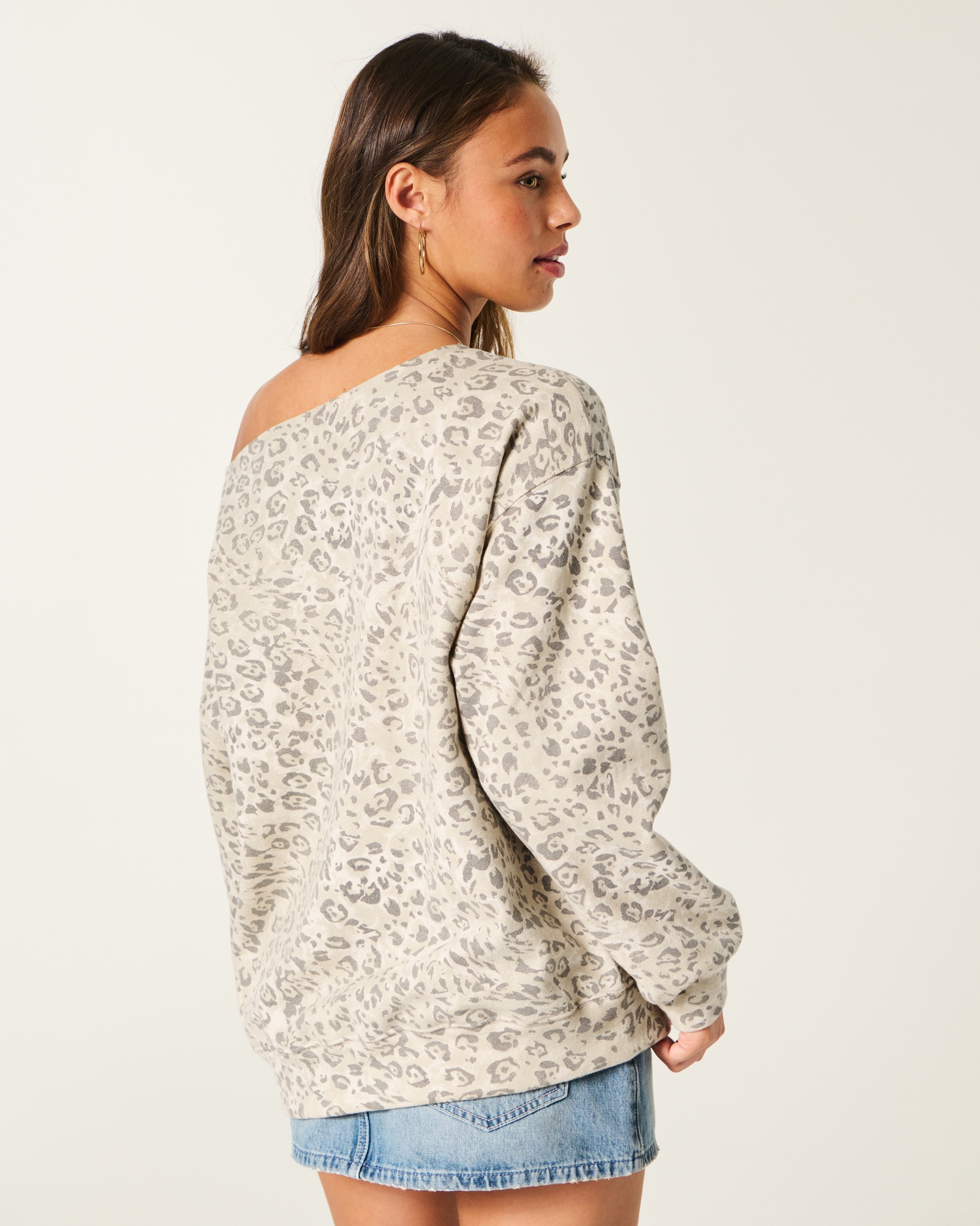 Oversized Off-the-Shoulder Floral Bow Pattern Sweatshirt