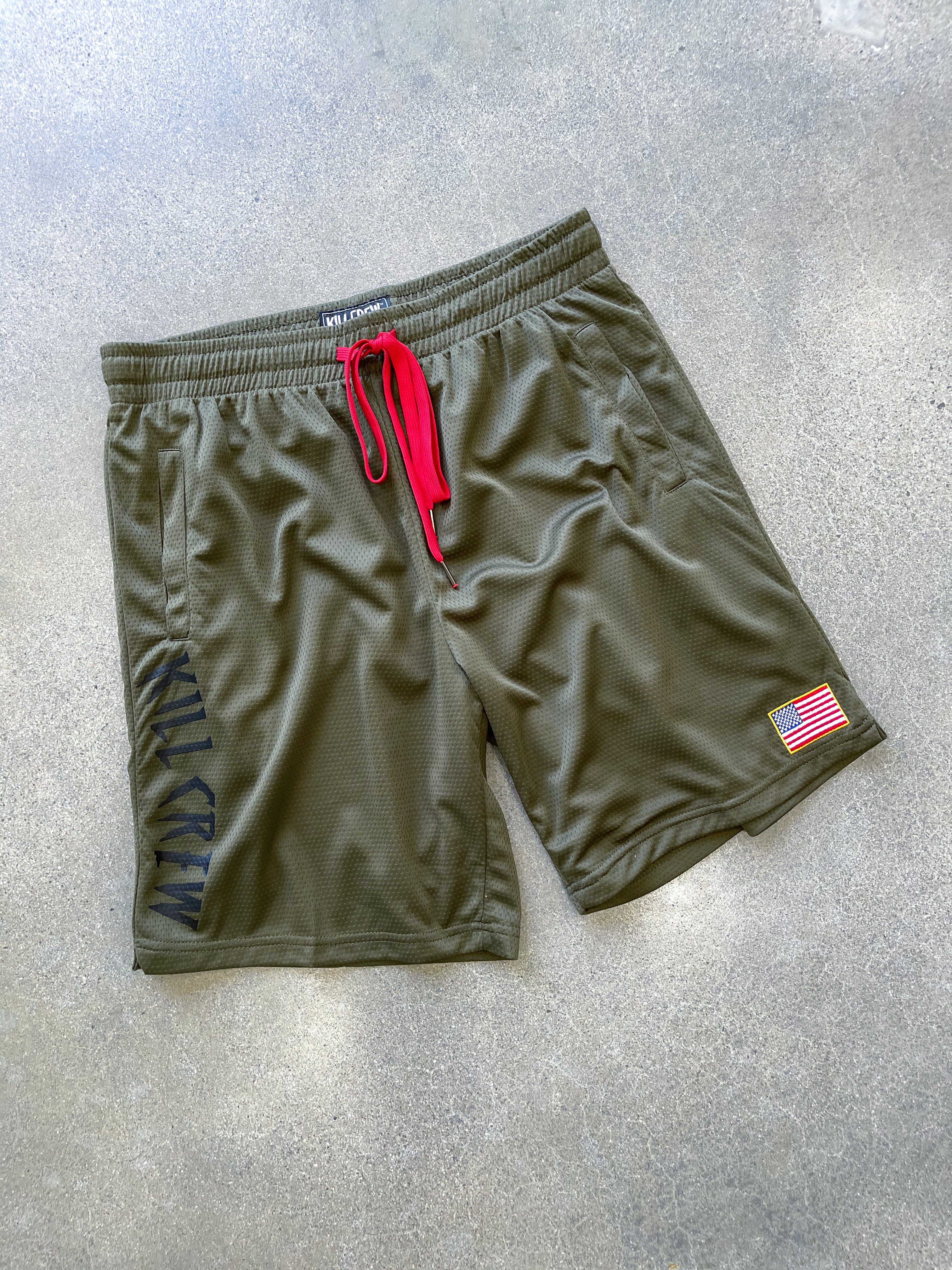 RELAXED CUT SHORTS EMBROIDERED FLAG - OLIVE