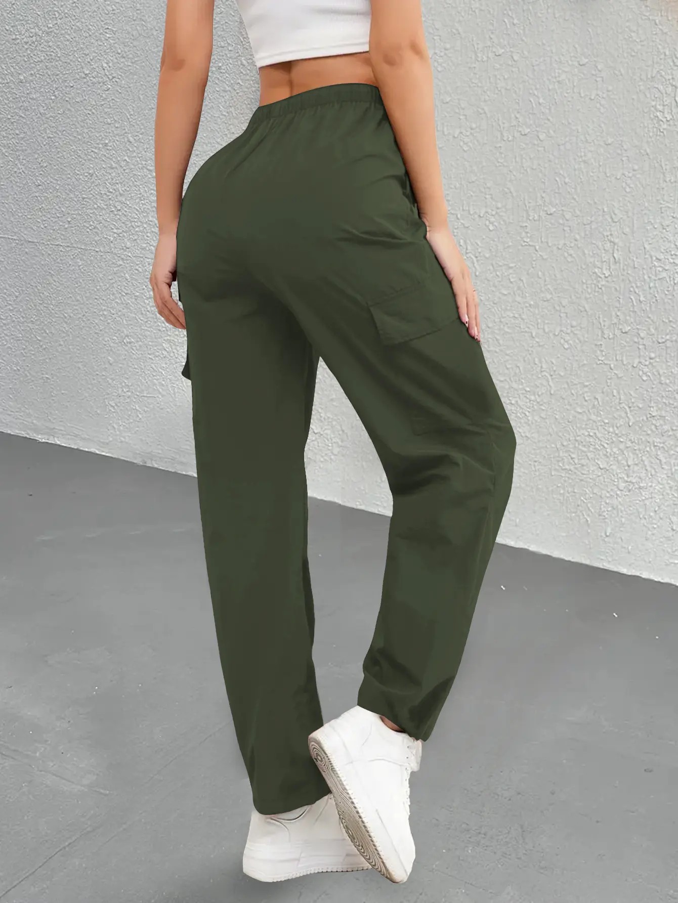Women’s cargo pants with multiple pockets