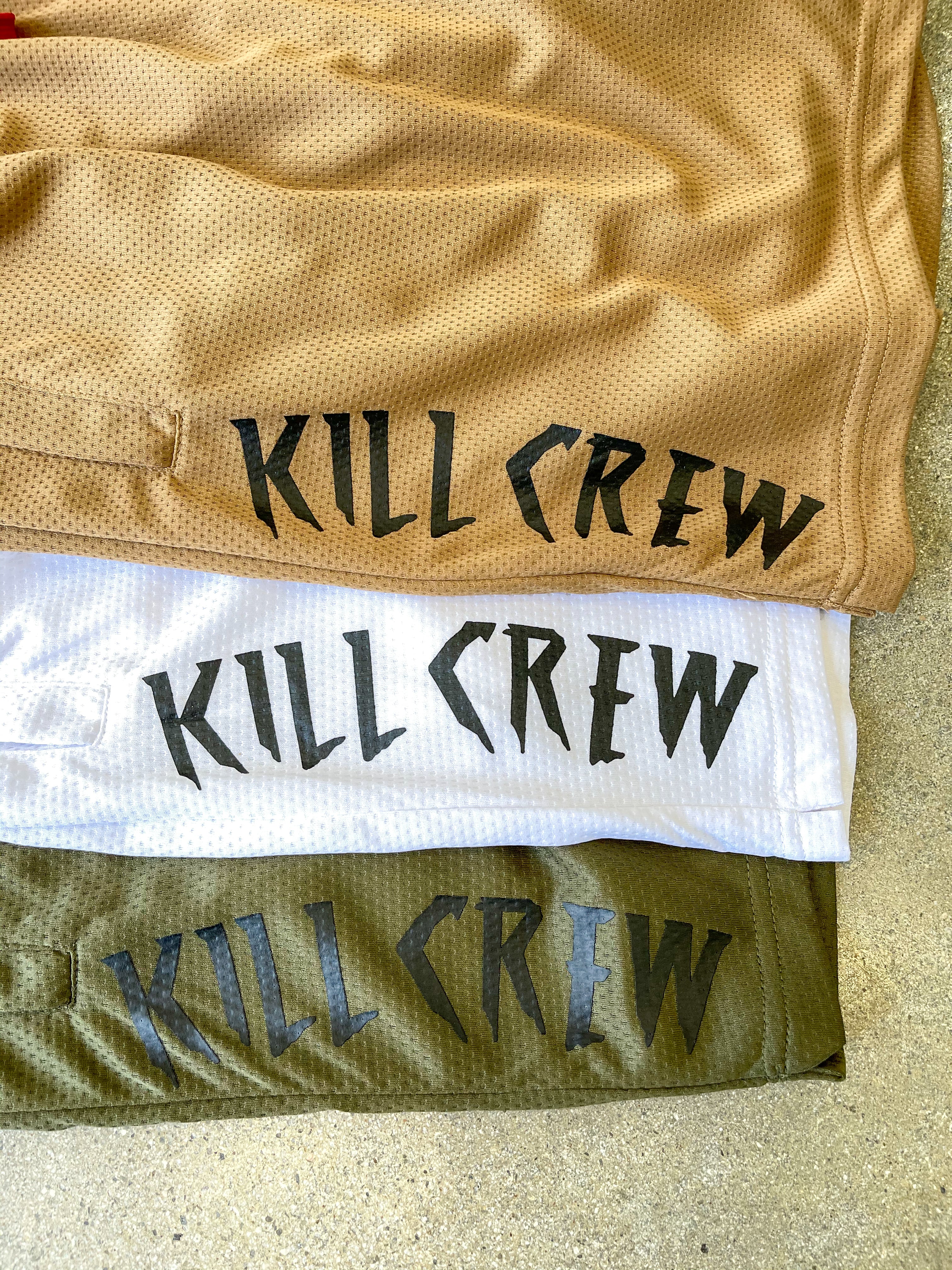 RELAXED CUT SHORTS EMBROIDERED FLAG - WHITE