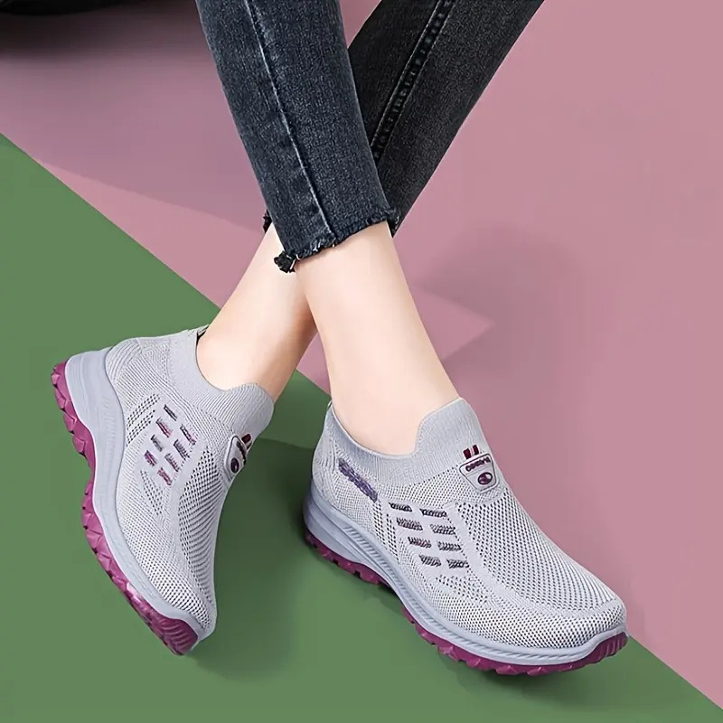 Women's slip-on knit sneakers