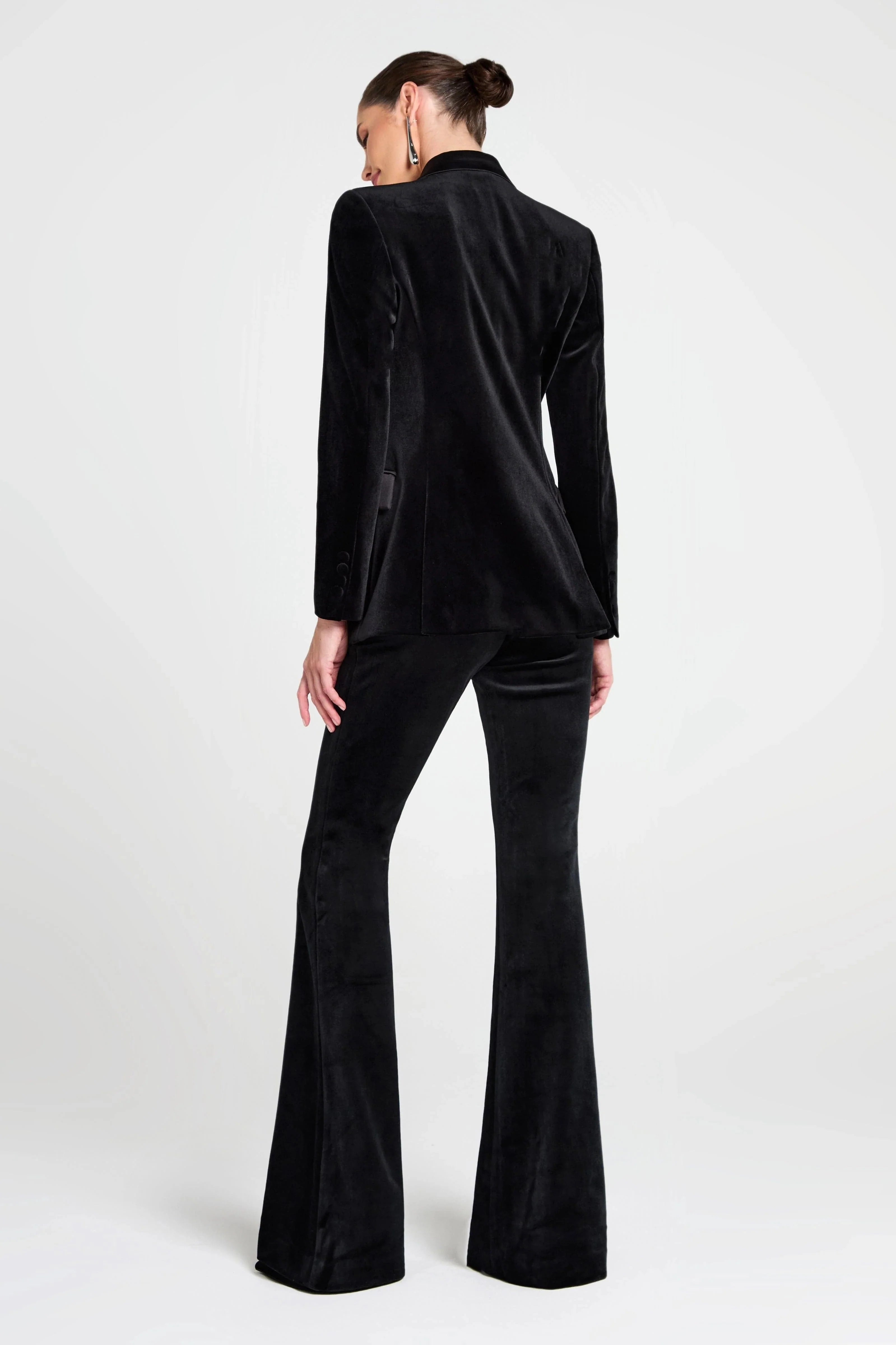 SoloveDress Women’s Black Velvet Two-Piece Suit – Blazer with Satin Lapel and Pants