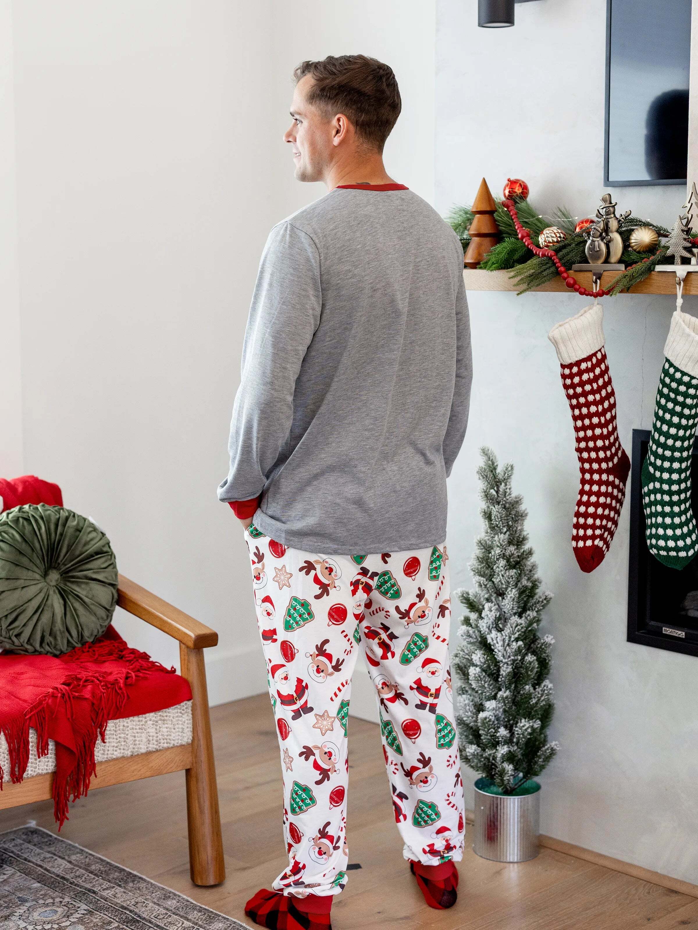 Christmas Matching Family Pajamas Set Glow In The Dark Santa Claus Christmas-themed Print PJS with Christmas Socks Color block