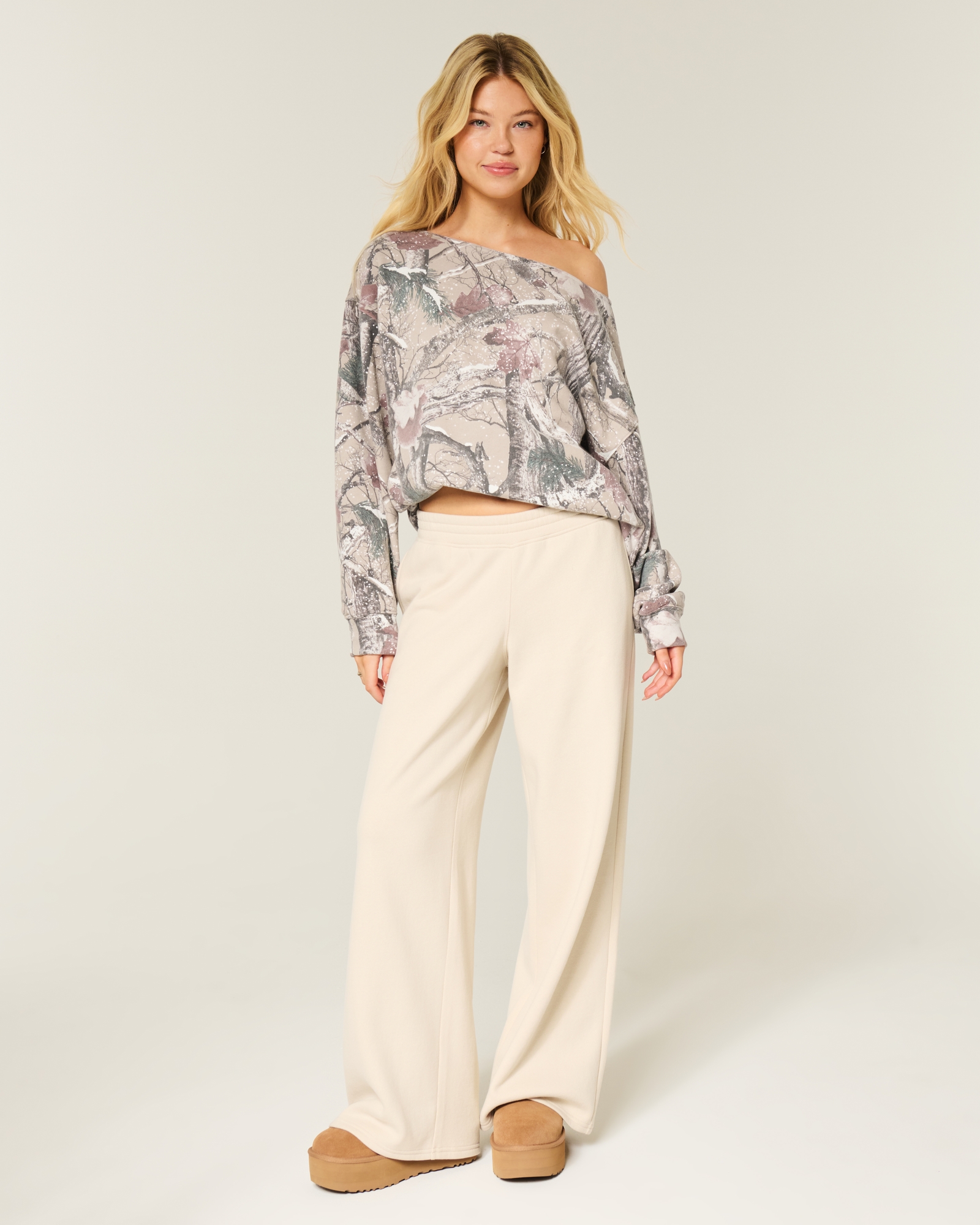 Oversized Off-the-Shoulder Floral Bow Pattern Sweatshirt