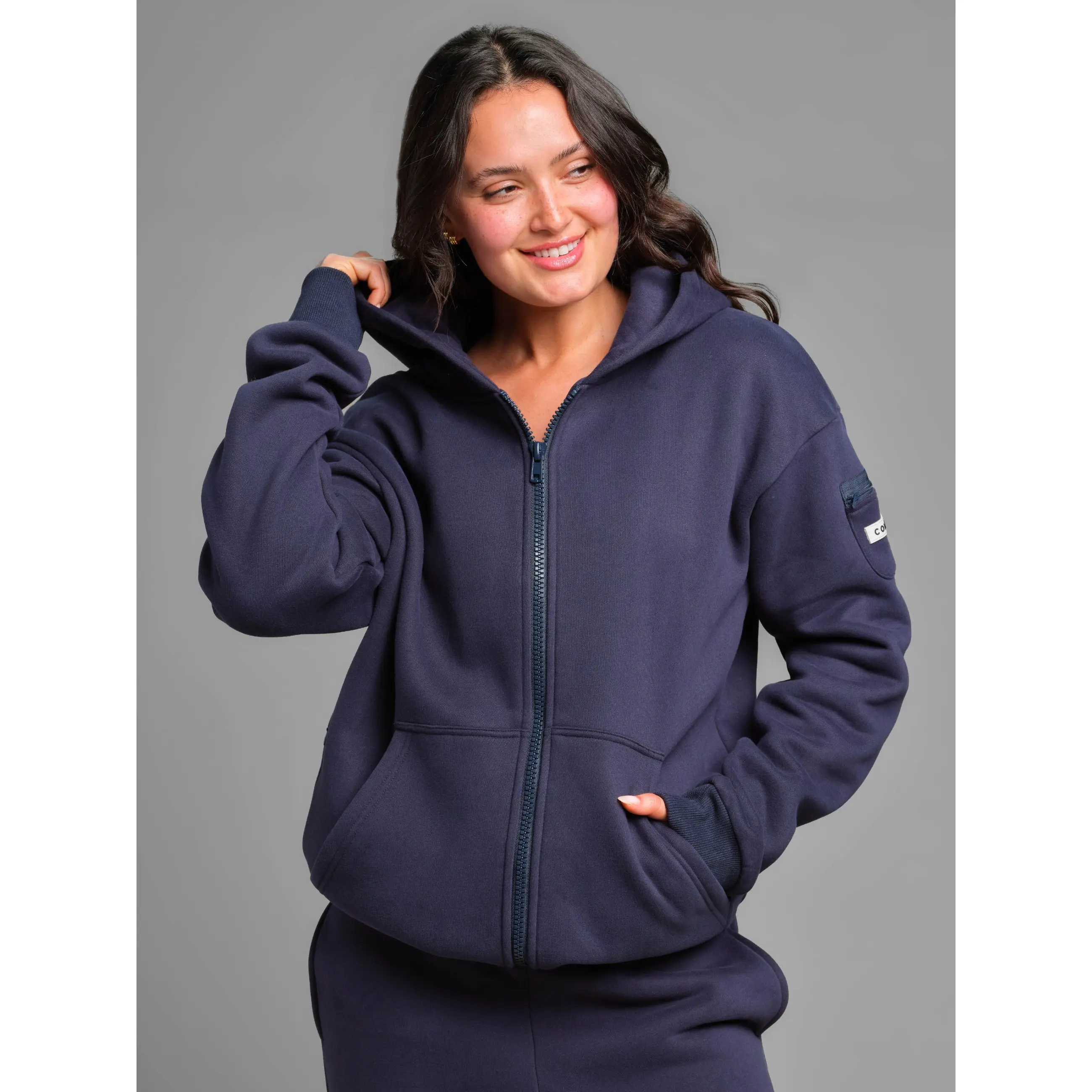 Unisex Zip-Up Hoodie with Secure Zip Pockets – Lightweight Travel Essential Sweatshirt for Everyday Wear