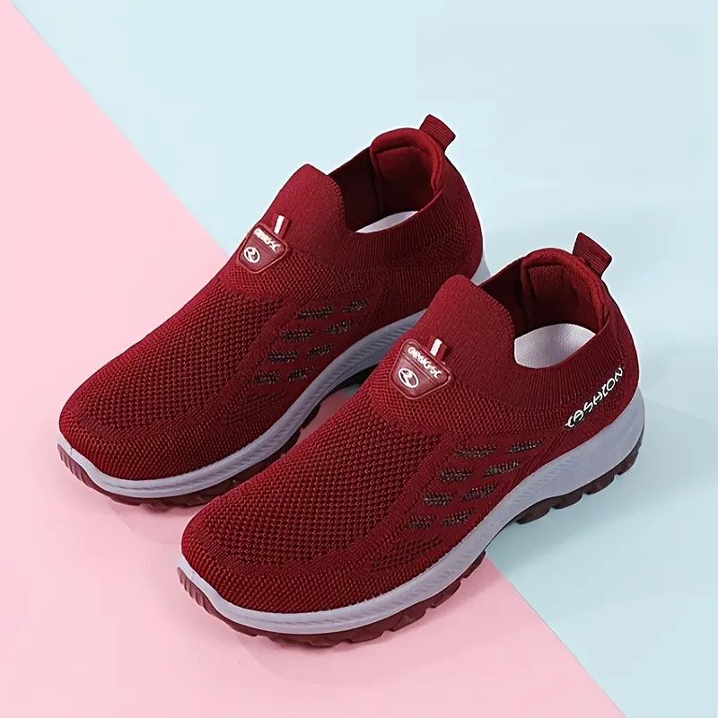 Women's slip-on knit sneakers
