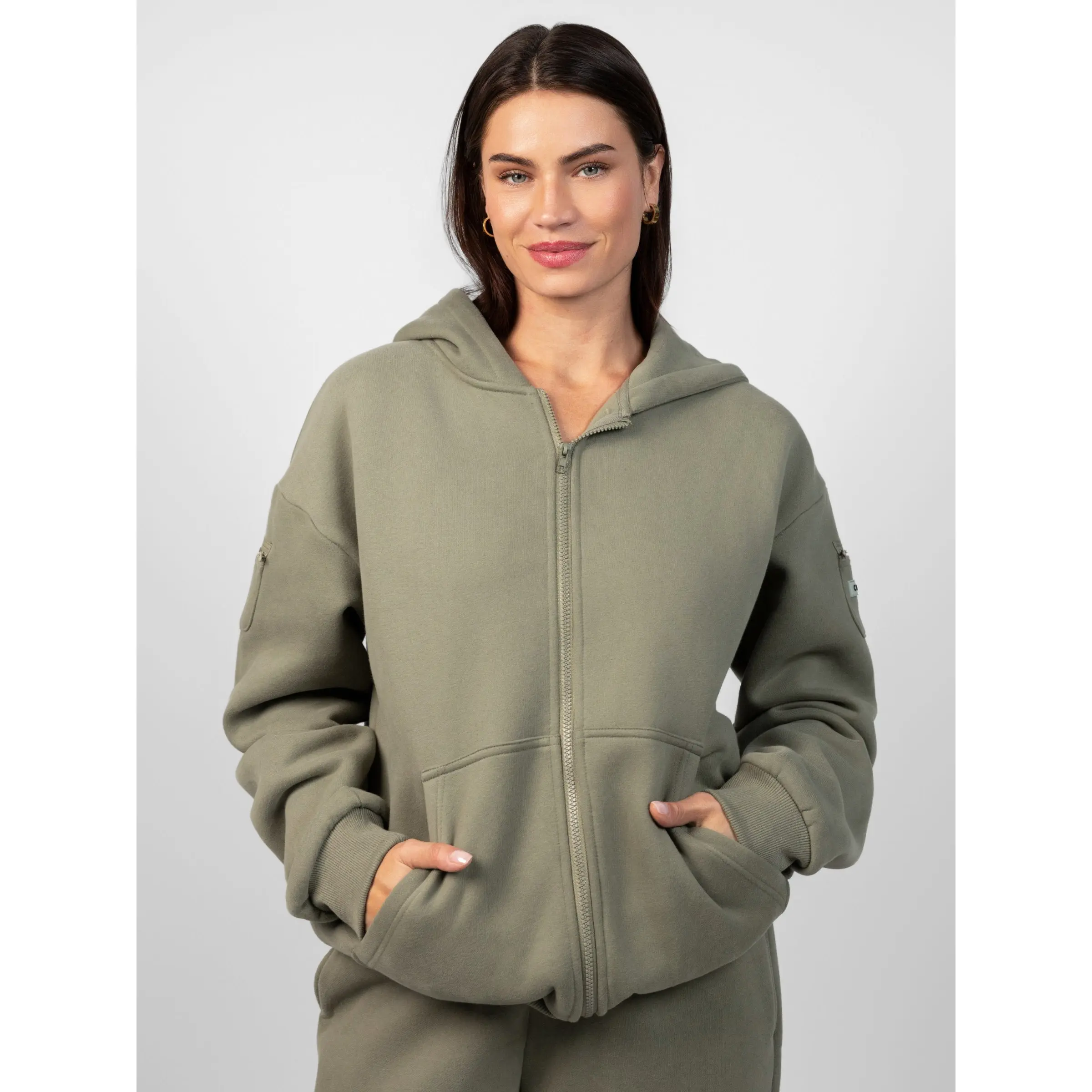 Unisex Zip-Up Hoodie with Secure Zip Pockets – Lightweight Travel Essential Sweatshirt for Everyday Wear