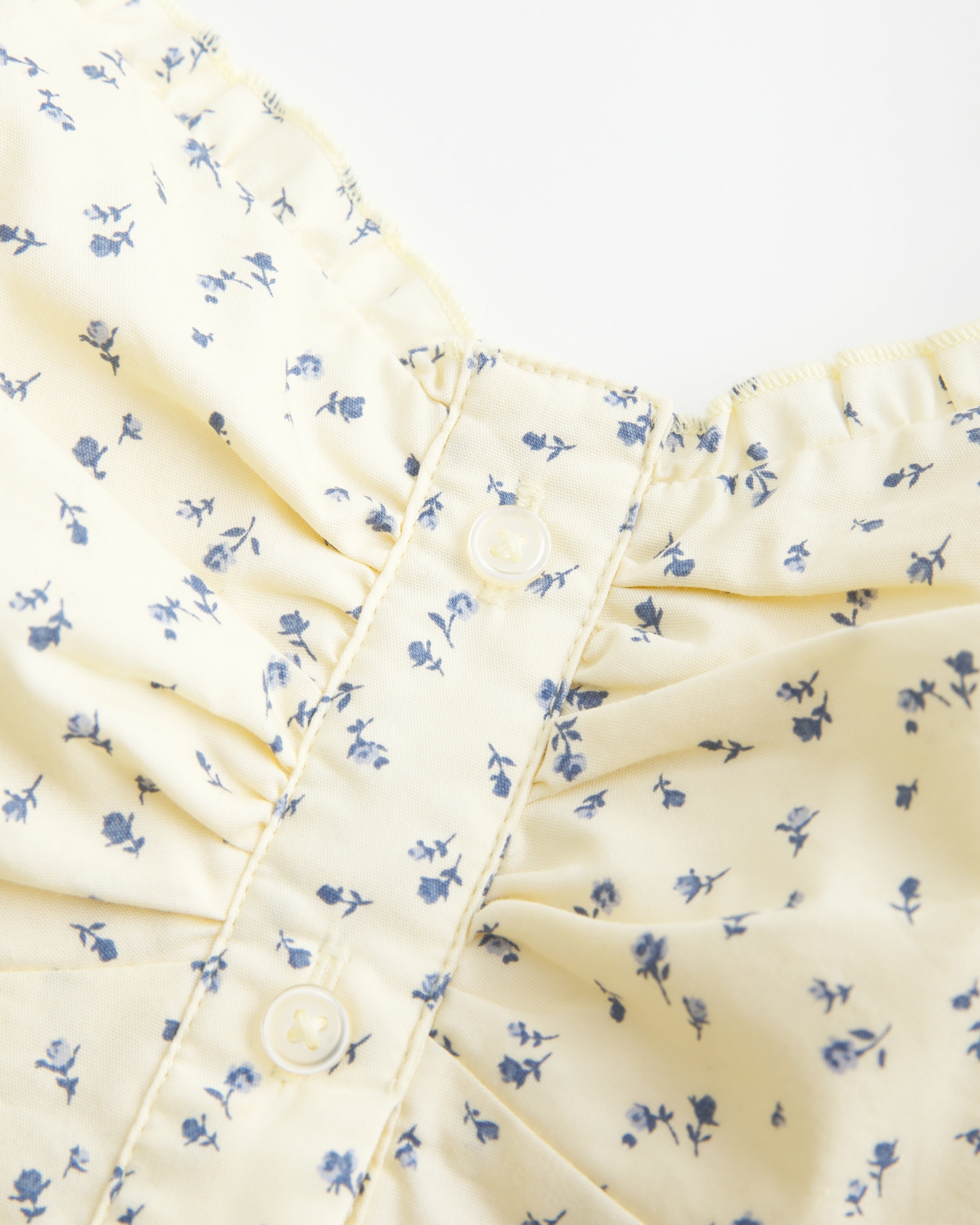 On\/Off-the-Shoulder Ruffle Trim Top