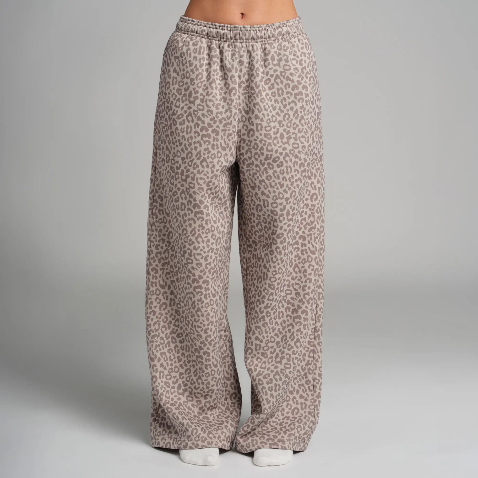 Unisex Relaxed Wide Leg Sweatpants – Ultra-Soft Heavyweight Fleece with Pockets