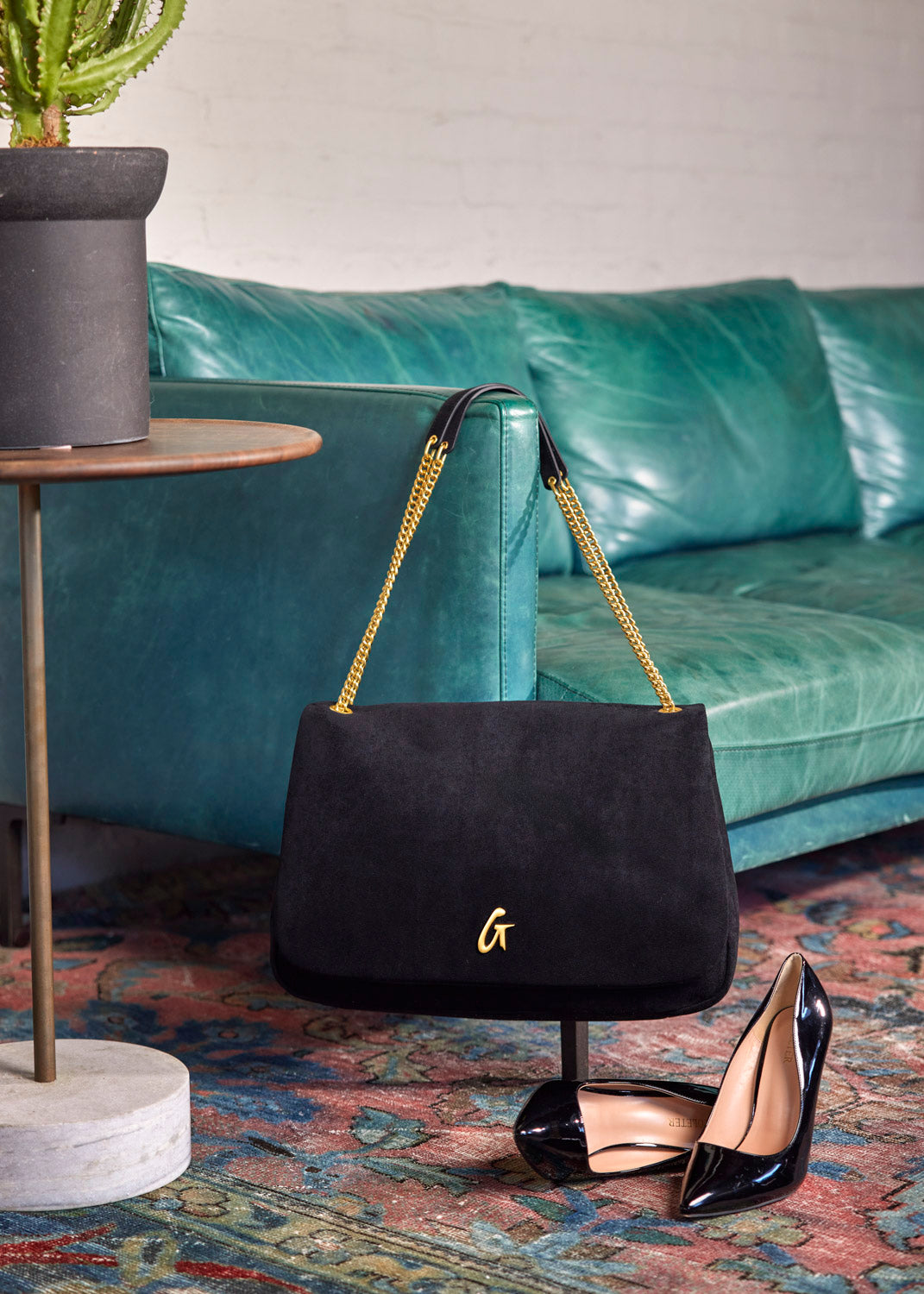 MEDIUM SUEDE FLAP BAG - BLACK