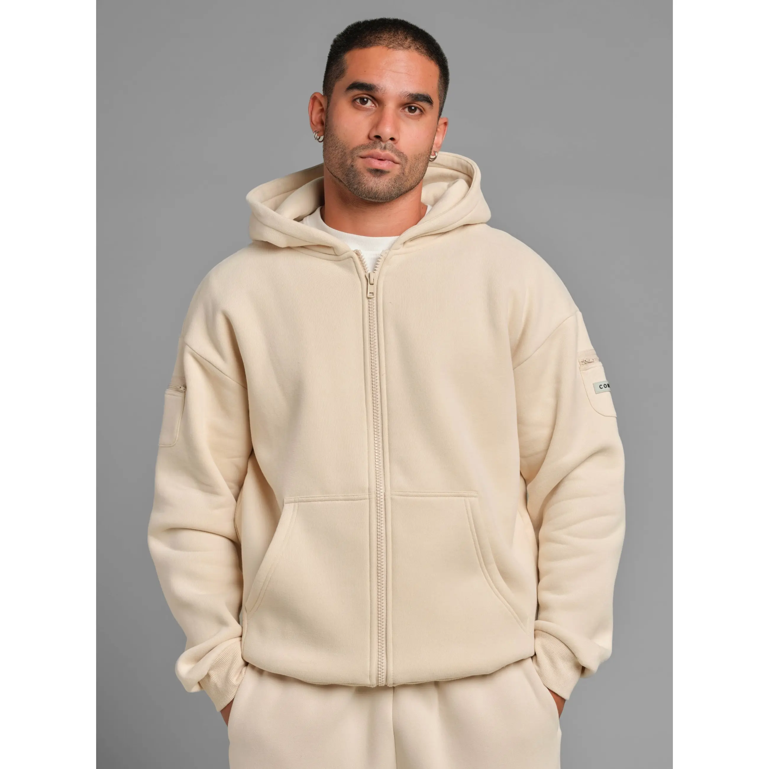 Unisex Zip-Up Hoodie with Secure Zip Pockets – Lightweight Travel Essential Sweatshirt for Everyday Wear