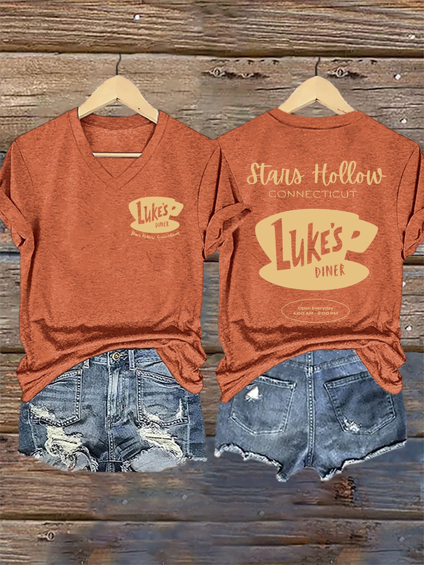 🔥HOT SALE🔥V-Neck Retro Fall Luke’s Diner Stars Hollow, Connecticut Stars Hollow Connecticut Luke’s Diner Open Everyday 6:00 Am – 8:00 Pm Print T-Shirt