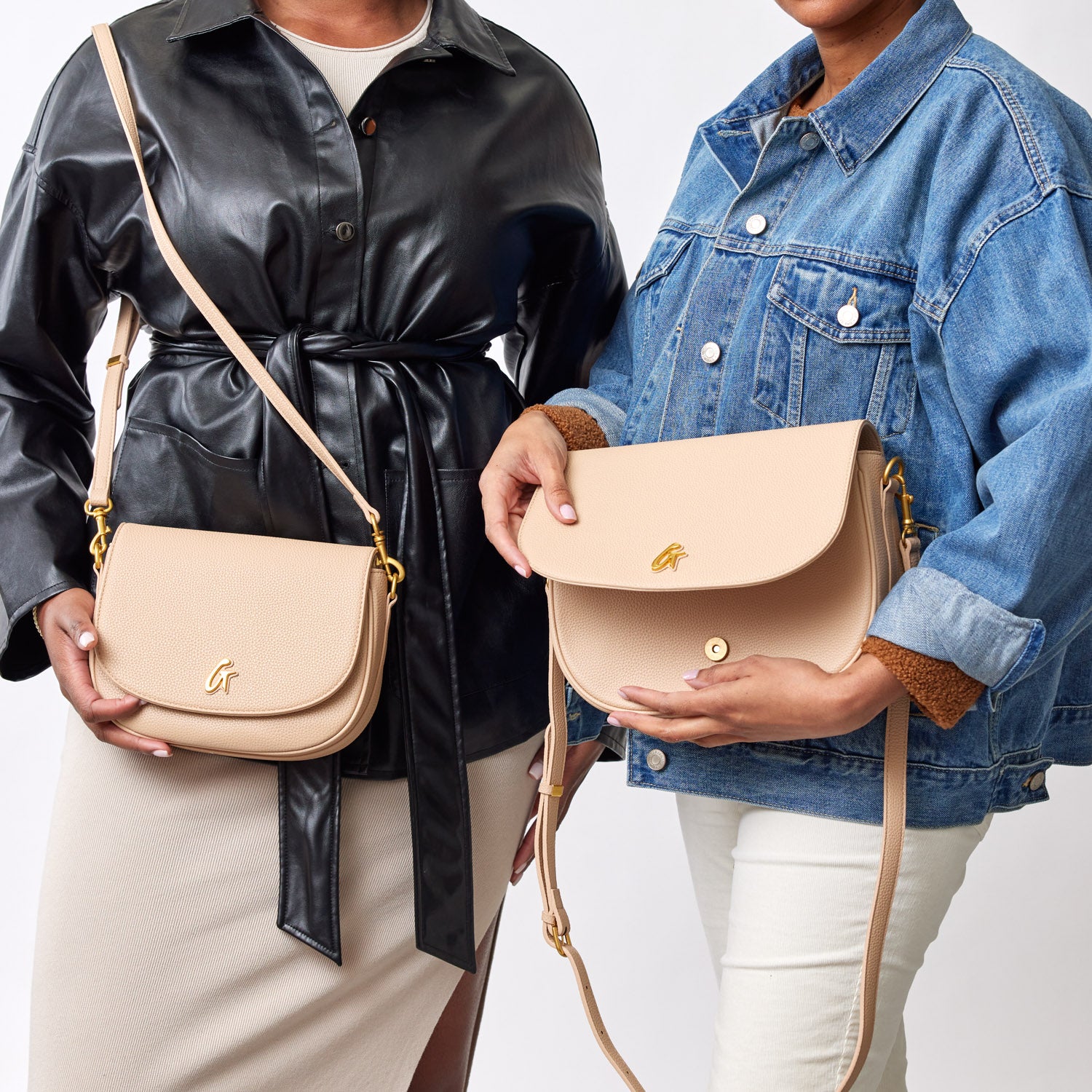 MEDIUM PEBBLE SHOULDER BAG - NUDE