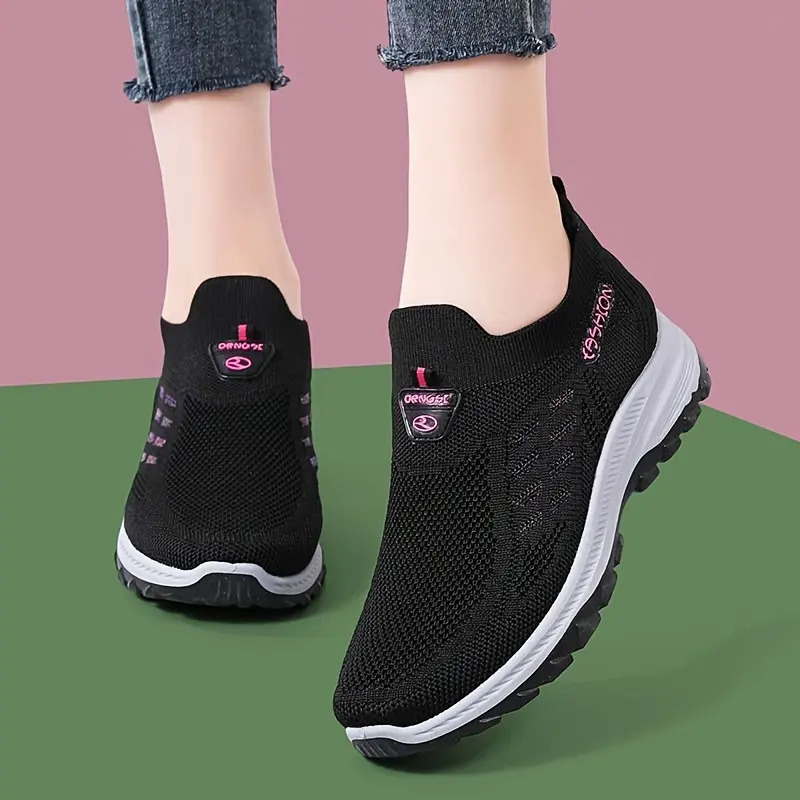 Women's slip-on knit sneakers