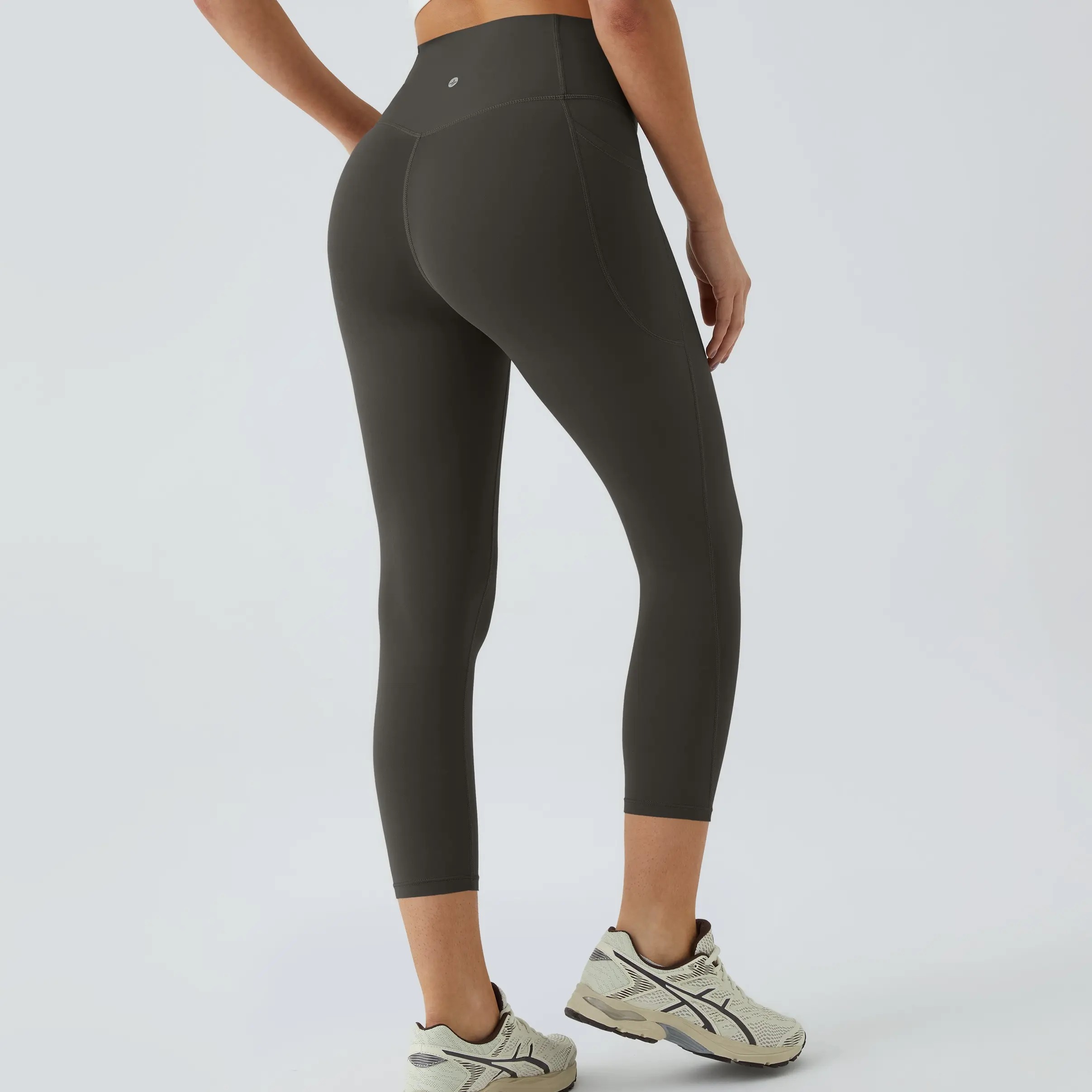 Women’s High Waisted Tummy Control Shaping Capri Leggings with Side Pockets