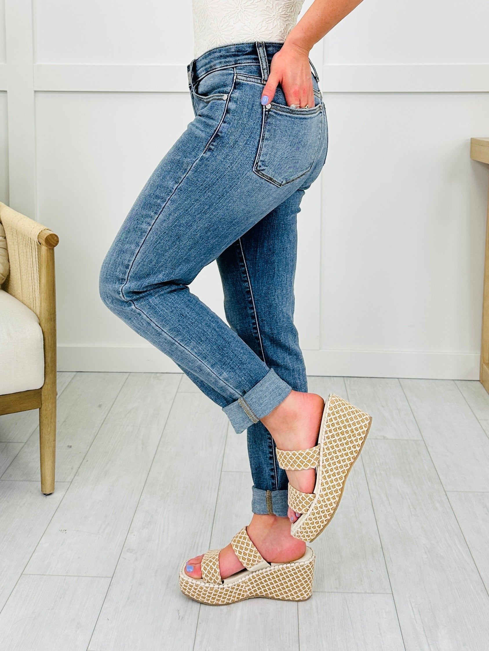 Judy Blue Instant Classic Slim Fit Jeans in Reg/Curvy