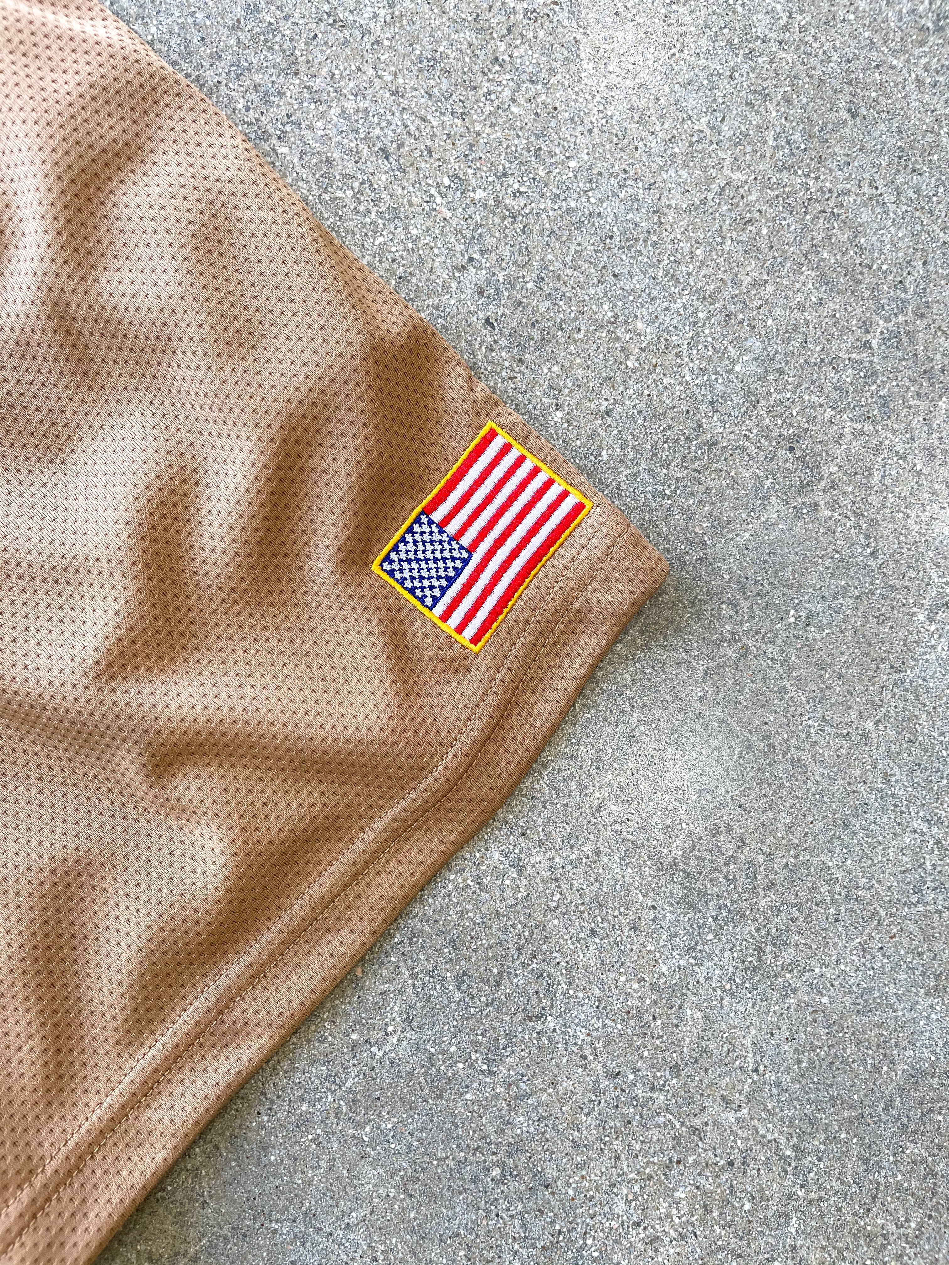 RELAXED CUT SHORTS EMBROIDERED FLAG - SAND