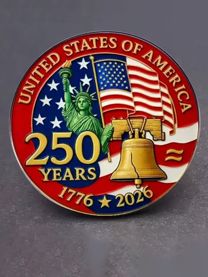 The 250Th Anniversary Commemorative Brooch Design For Both Men And Women Features The Statue Of Liberty, The Star Spangled Banner, And A Golden Bell