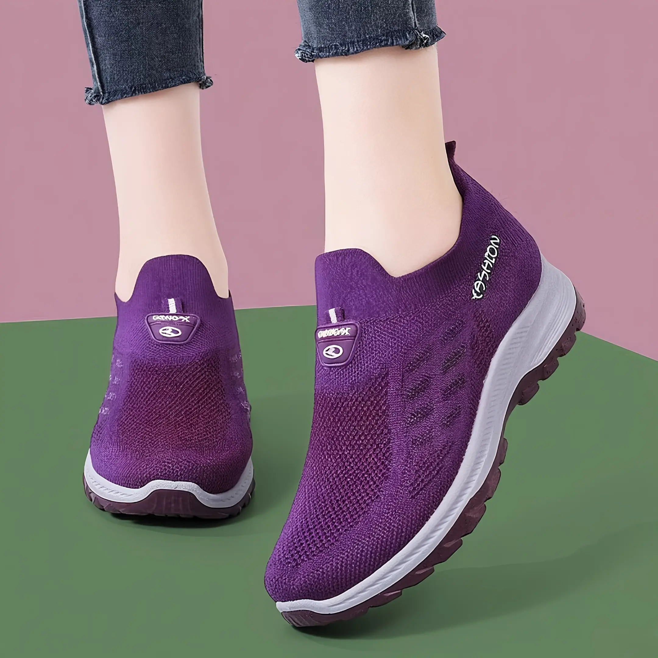 Women's slip-on knit sneakers