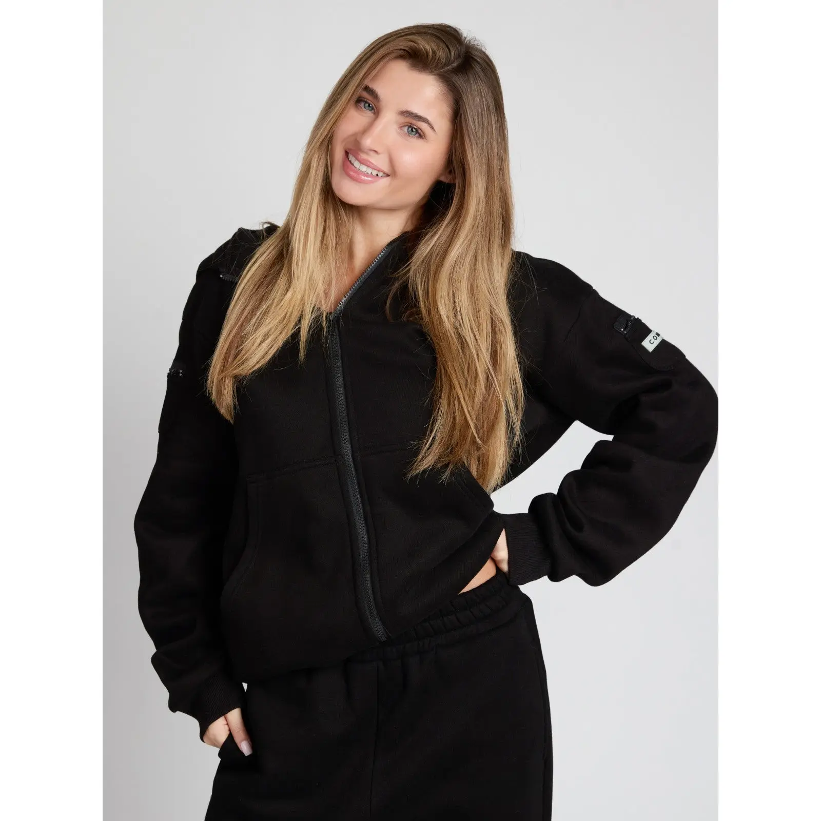Unisex Zip-Up Hoodie with Secure Zip Pockets – Lightweight Travel Essential Sweatshirt for Everyday Wear