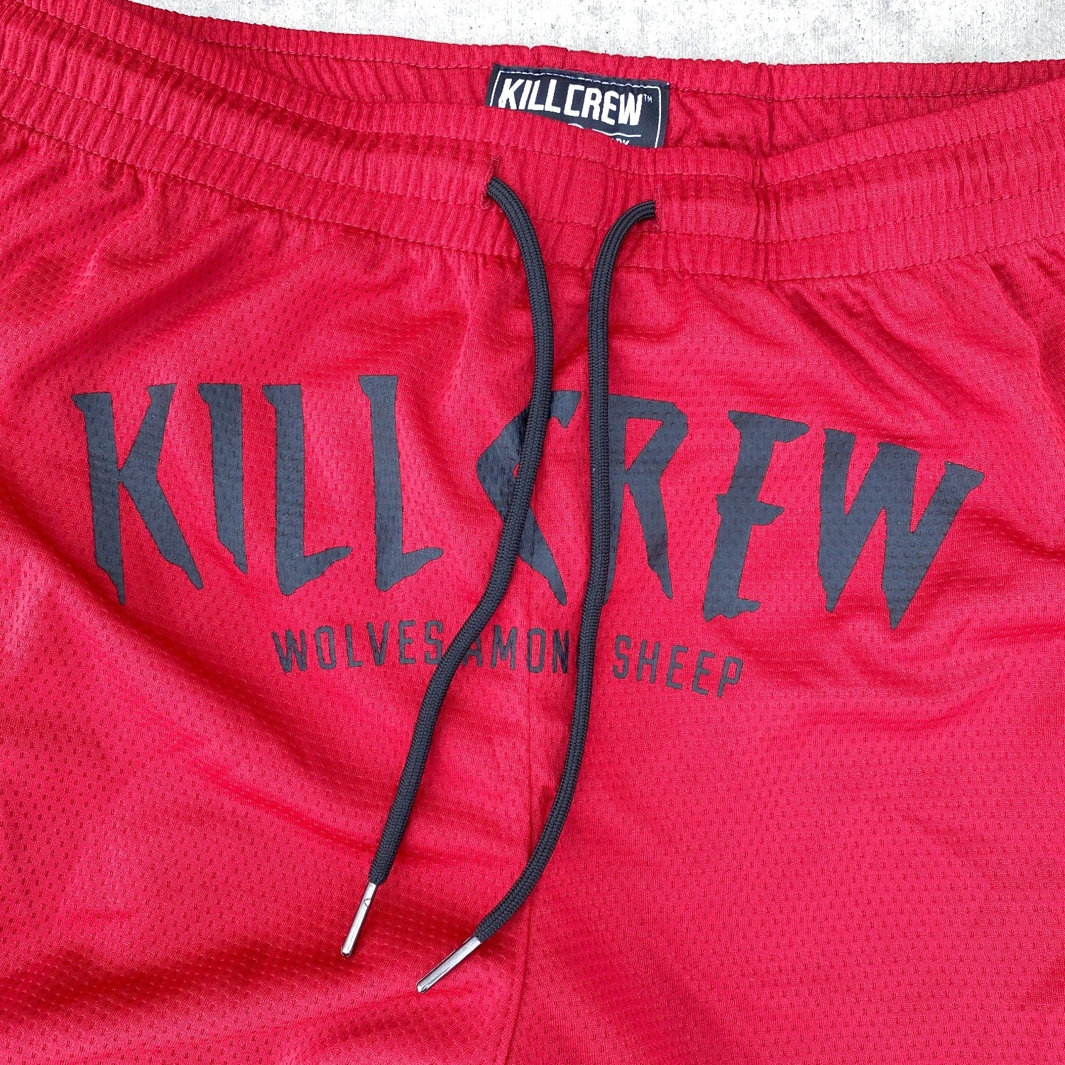 RELAXED CUT SHORTS WOLVES - RED