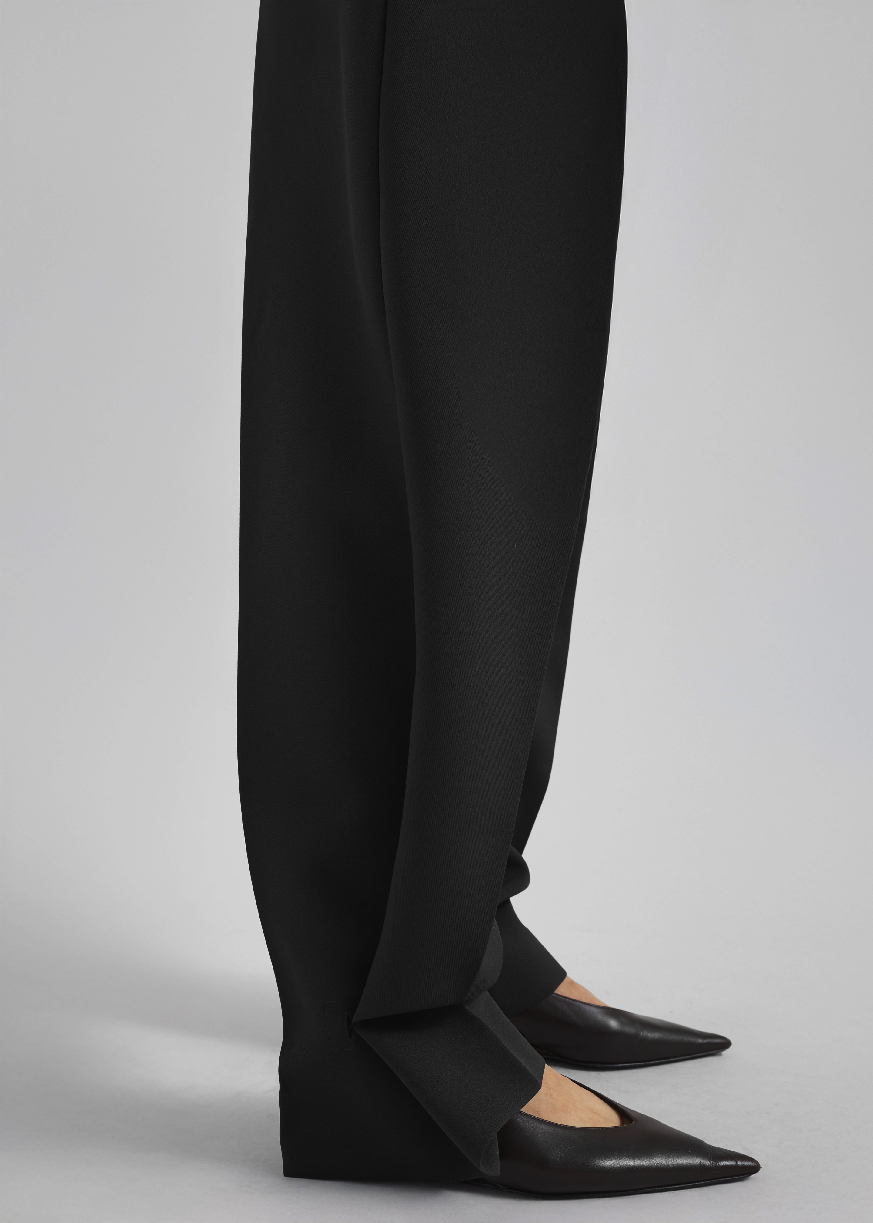 Doyer Pleated Trousers - Black