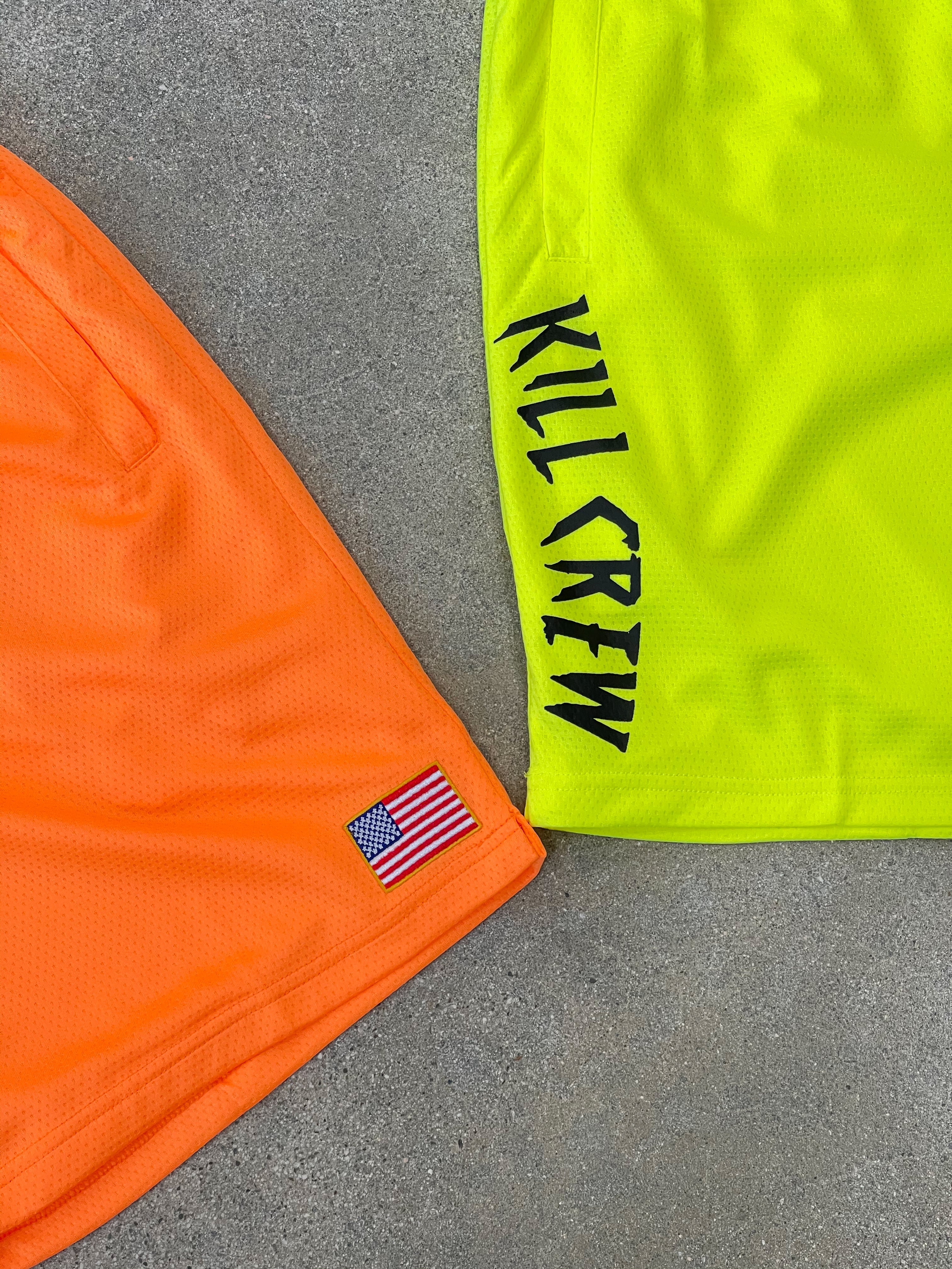 RELAXED CUT SHORTS EMBROIDERED FLAG - ORANGE
