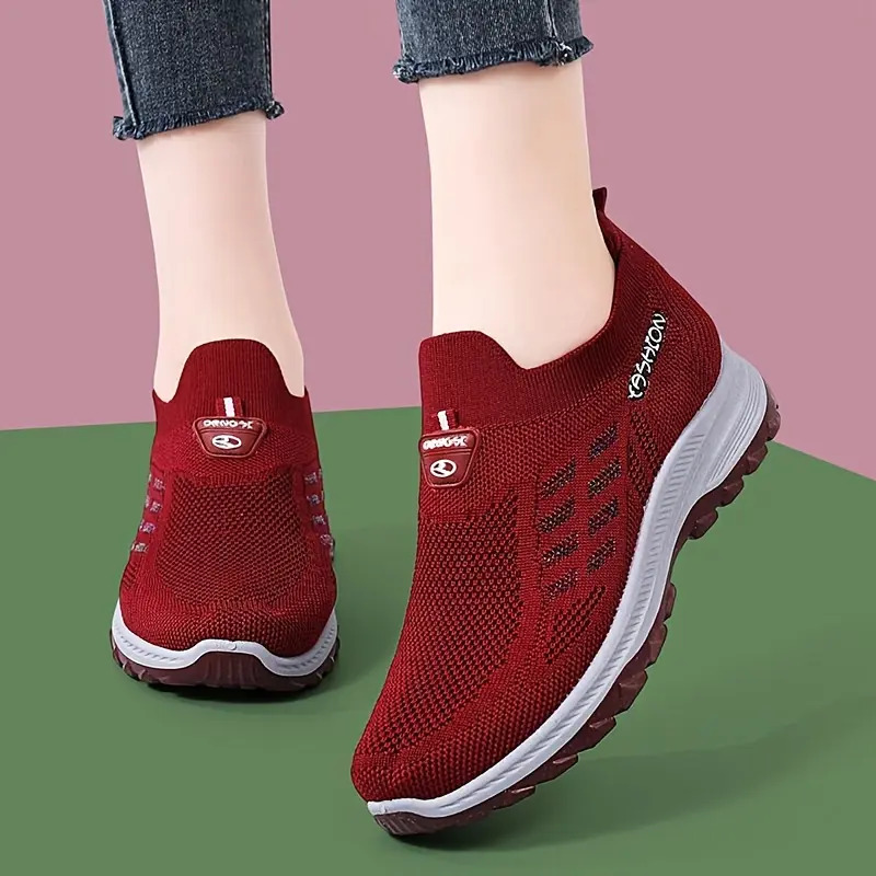 Women's slip-on knit sneakers