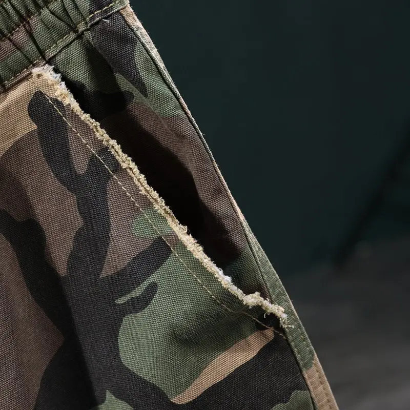 Men’s camouflage print cargo shorts