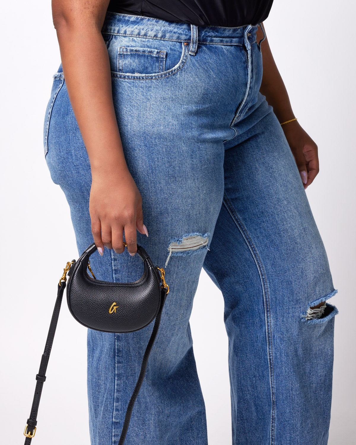 NANO PEBBLE HOBO BAG - BLACK