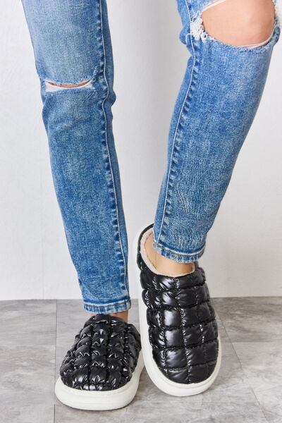 Luxe Lounge Puffer Plush Slippers