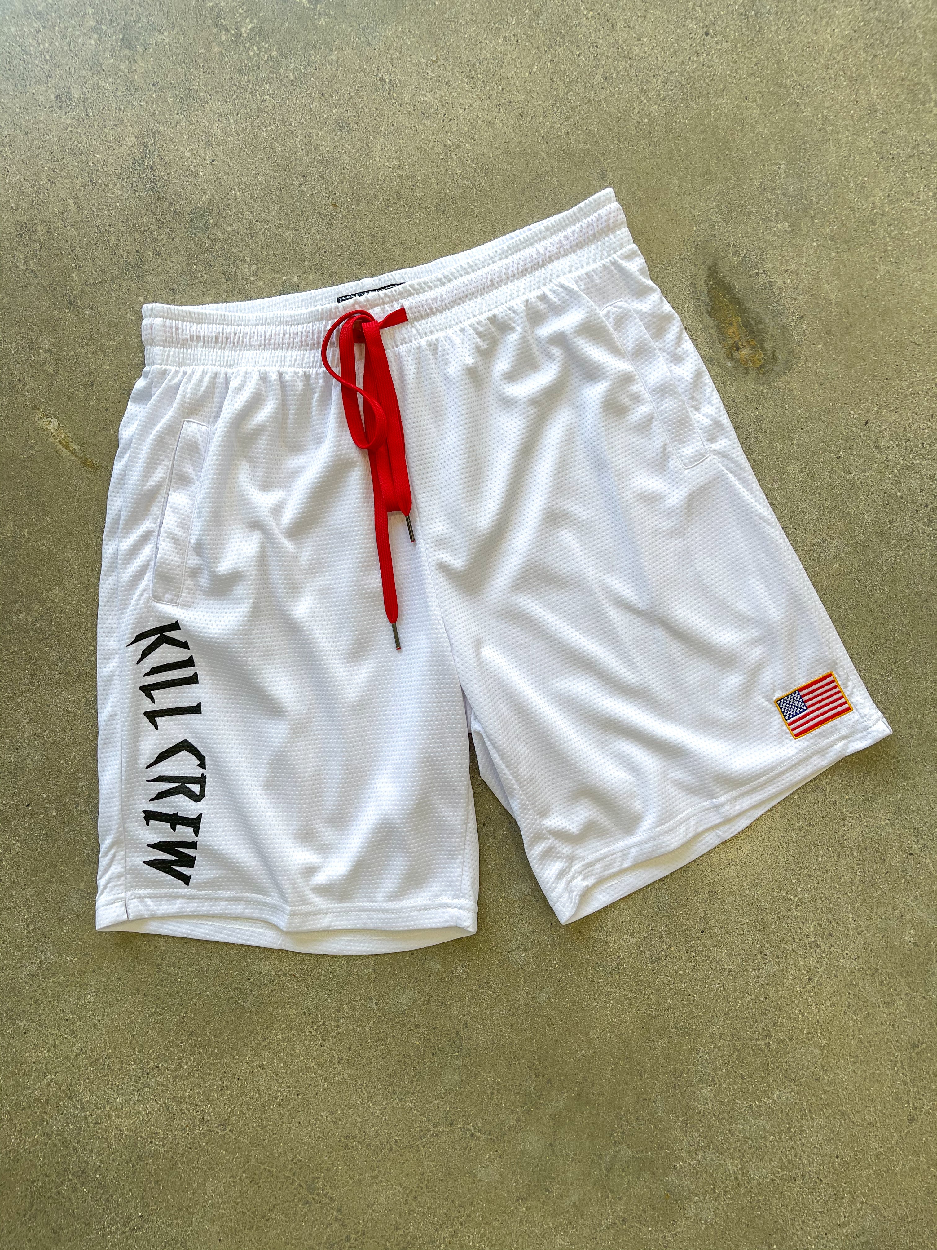 RELAXED CUT SHORTS EMBROIDERED FLAG - WHITE