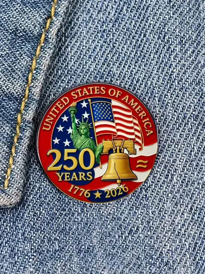 The 250Th Anniversary Commemorative Brooch Design For Both Men And Women Features The Statue Of Liberty, The Star Spangled Banner, And A Golden Bell