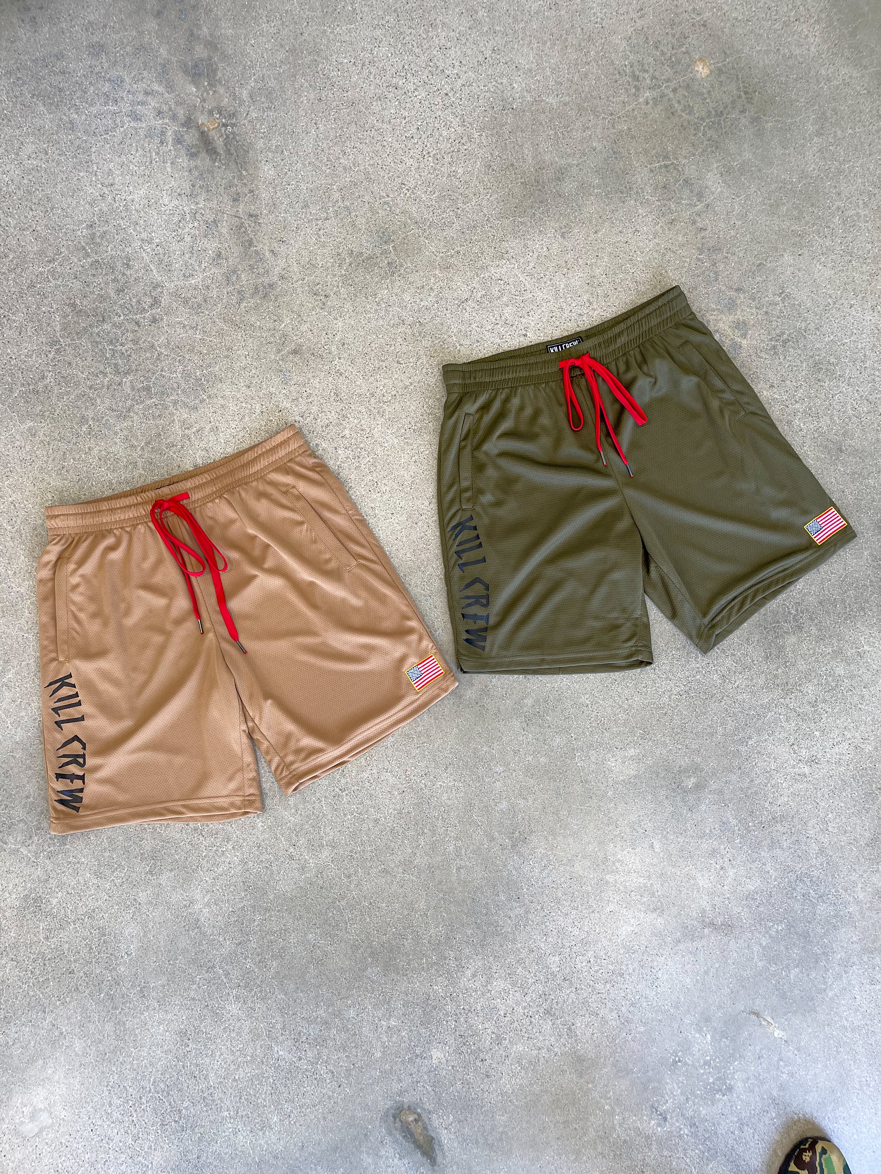 RELAXED CUT SHORTS EMBROIDERED FLAG - SAND