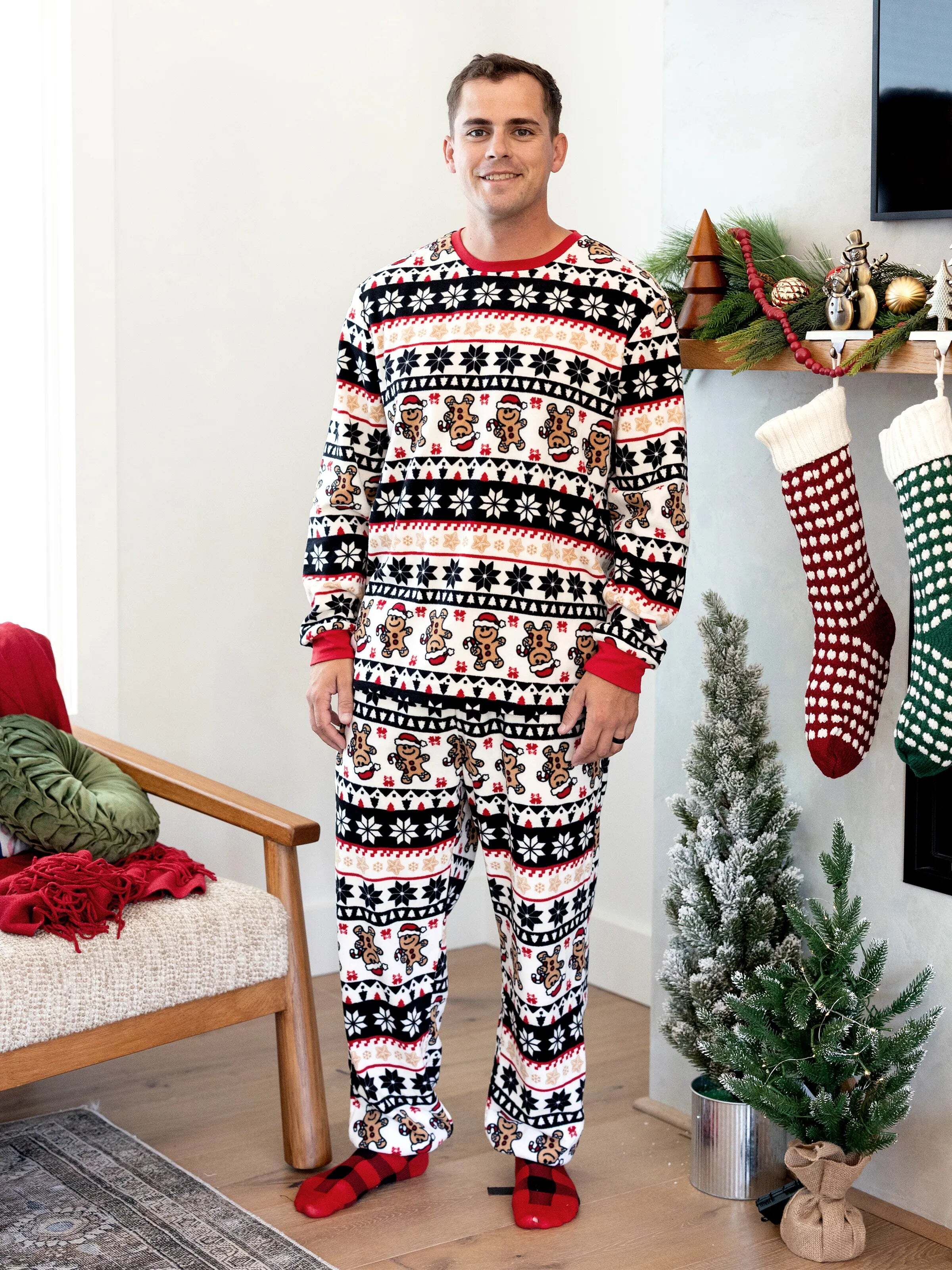 Christmas Matching Family Fleece Pajamas Set Gingerbread and Snowflake Print PJS with Christmas Socks Red