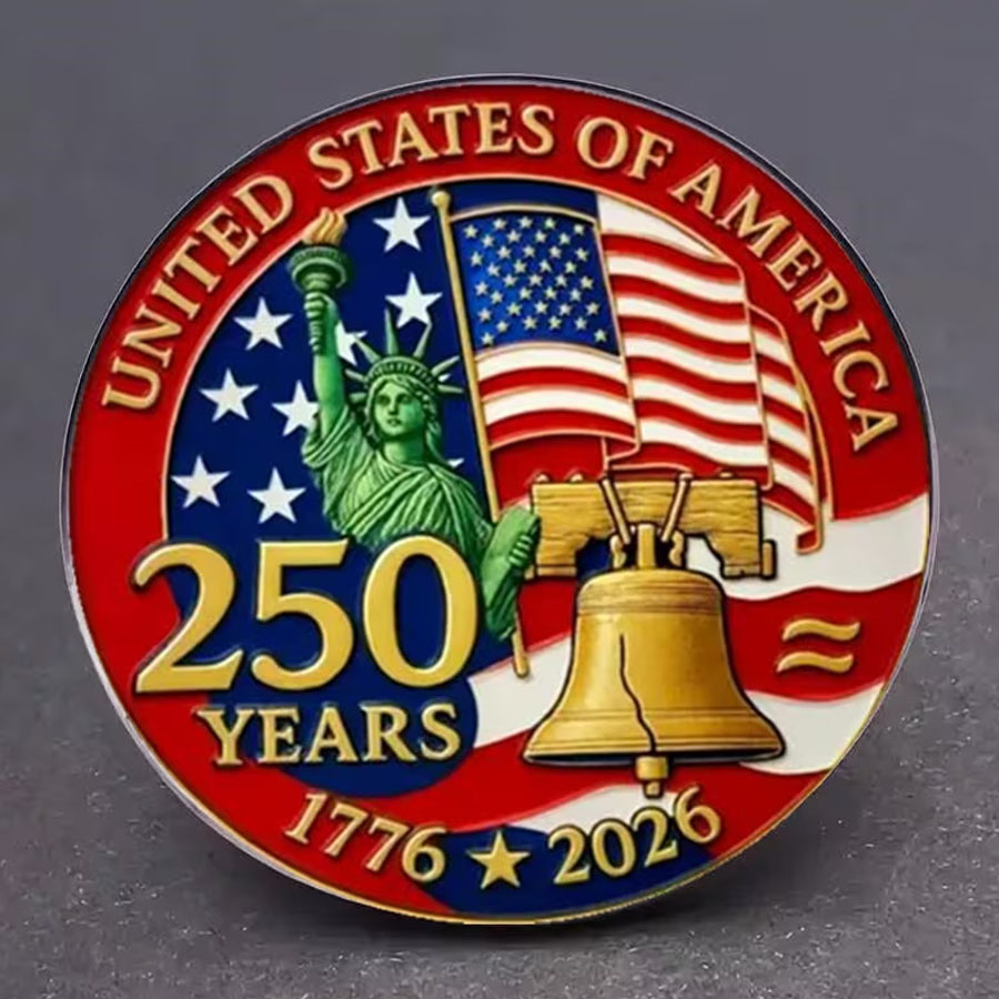 The 250Th Anniversary Commemorative Brooch Design For Both Men And Women Features The Statue Of Liberty, The Star Spangled Banner, And A Golden Bell