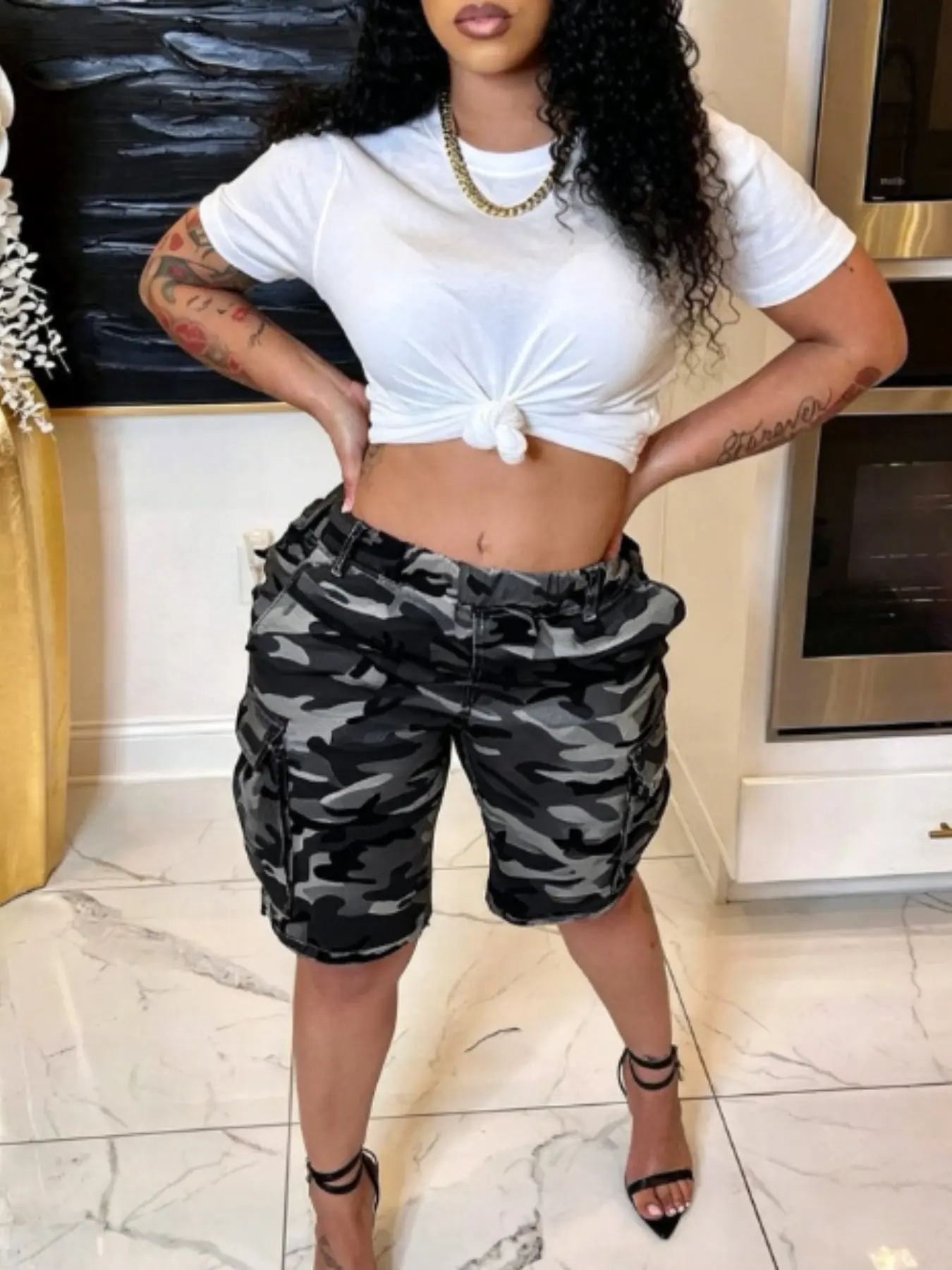 Women's Camo Print Elastic Waist Cargo Shorts with Pockets