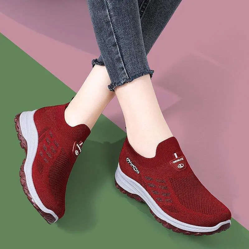 Women's slip-on knit sneakers