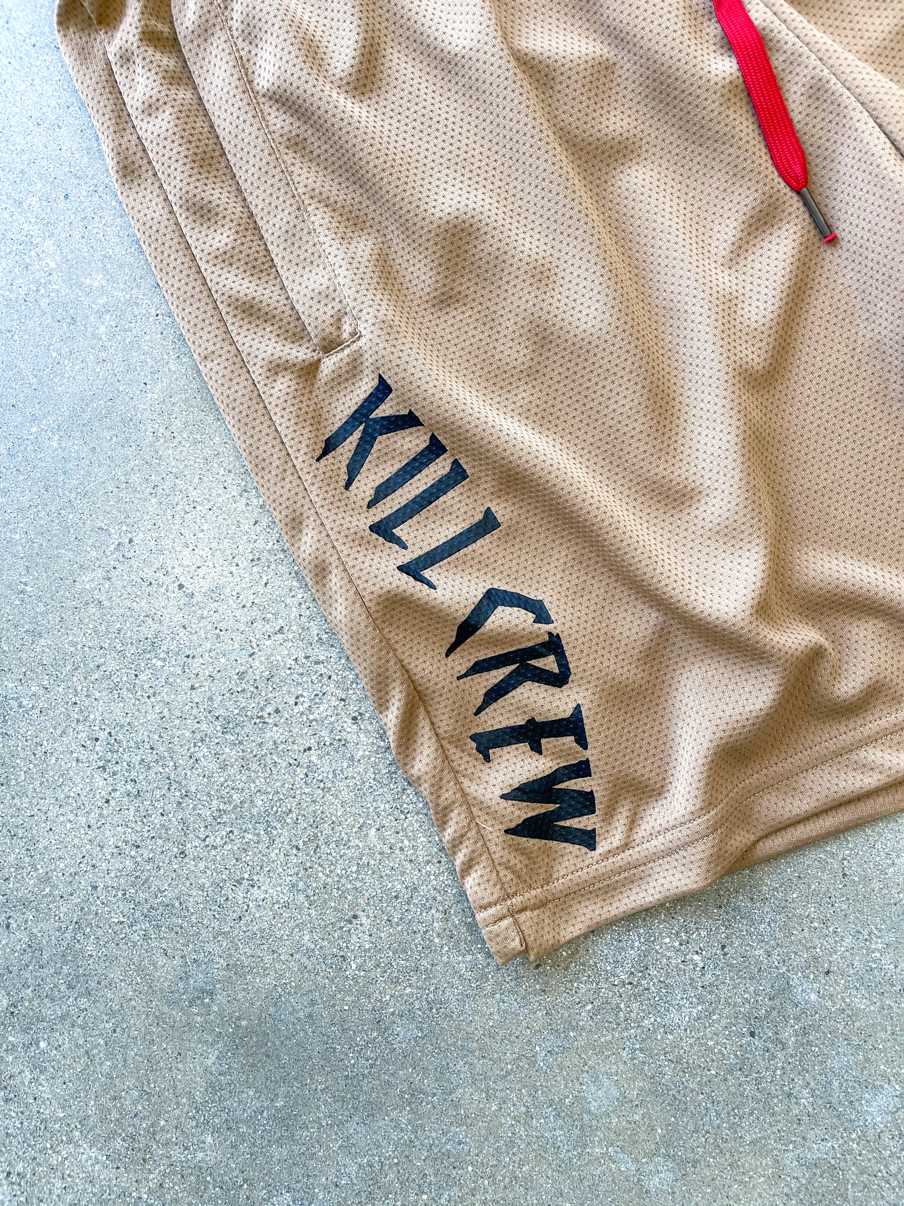 RELAXED CUT SHORTS EMBROIDERED FLAG - SAND