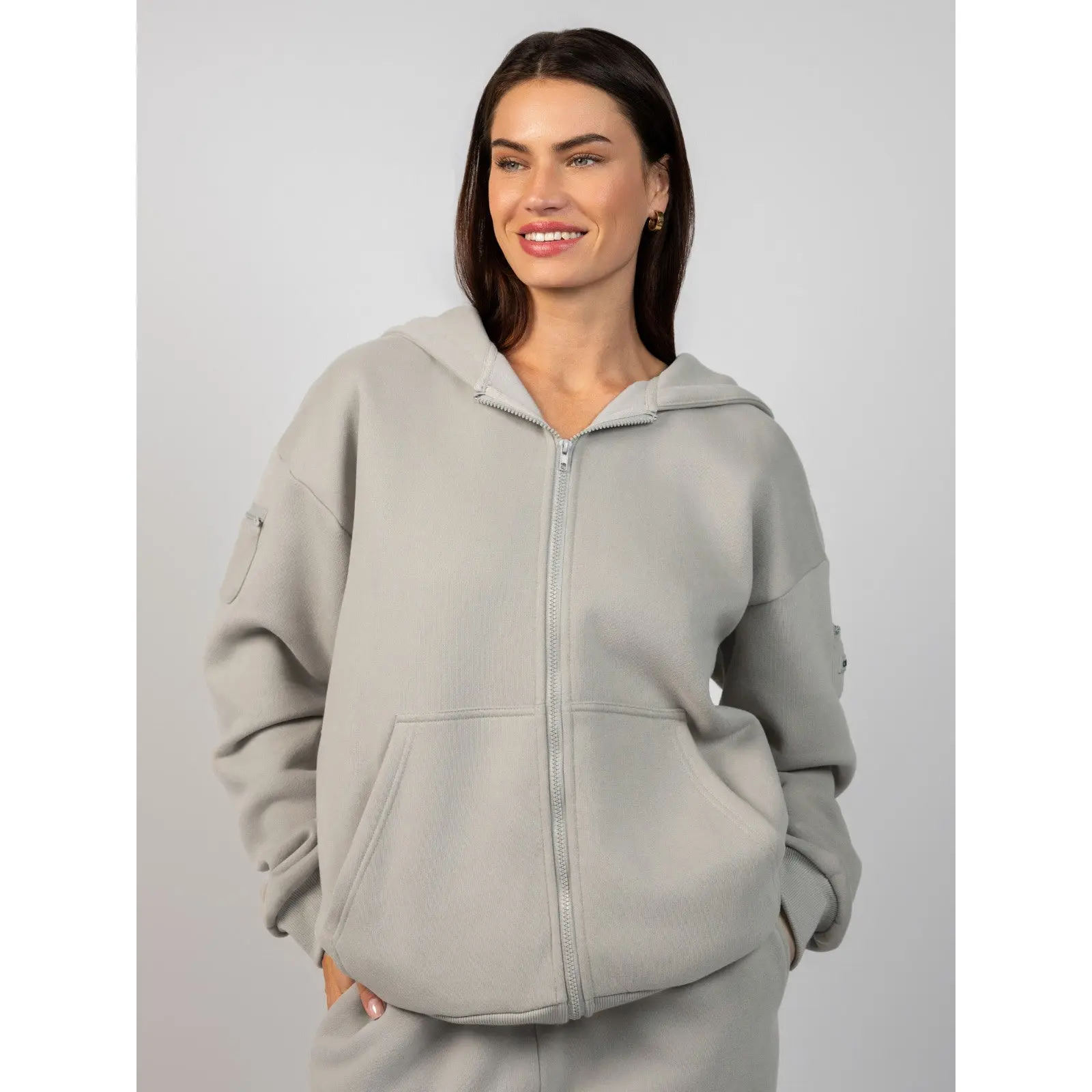 Unisex Zip-Up Hoodie with Secure Zip Pockets – Lightweight Travel Essential Sweatshirt for Everyday Wear