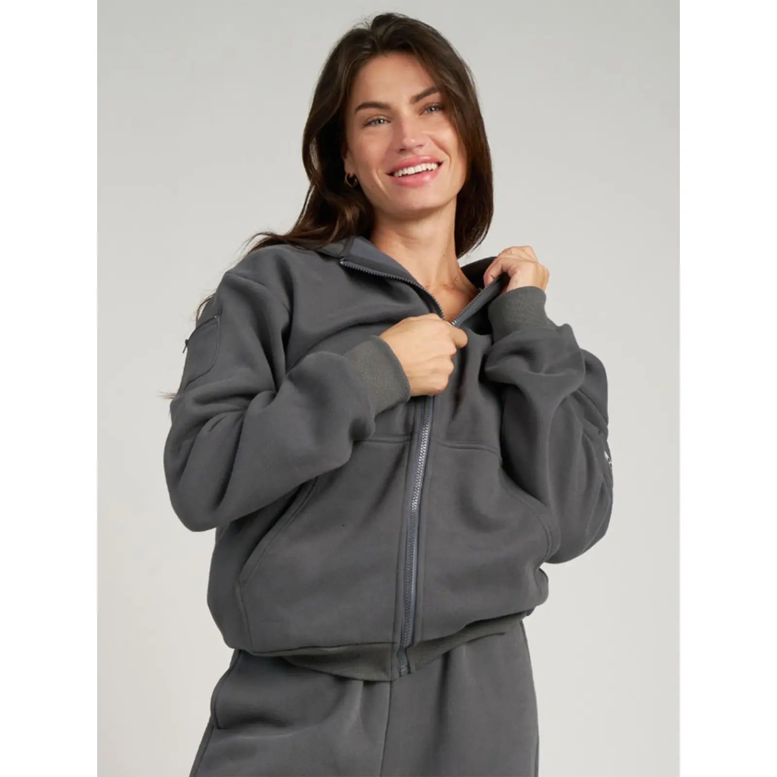 Unisex Zip-Up Hoodie with Secure Zip Pockets – Lightweight Travel Essential Sweatshirt for Everyday Wear