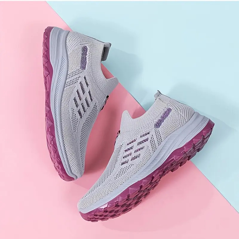 Women's slip-on knit sneakers