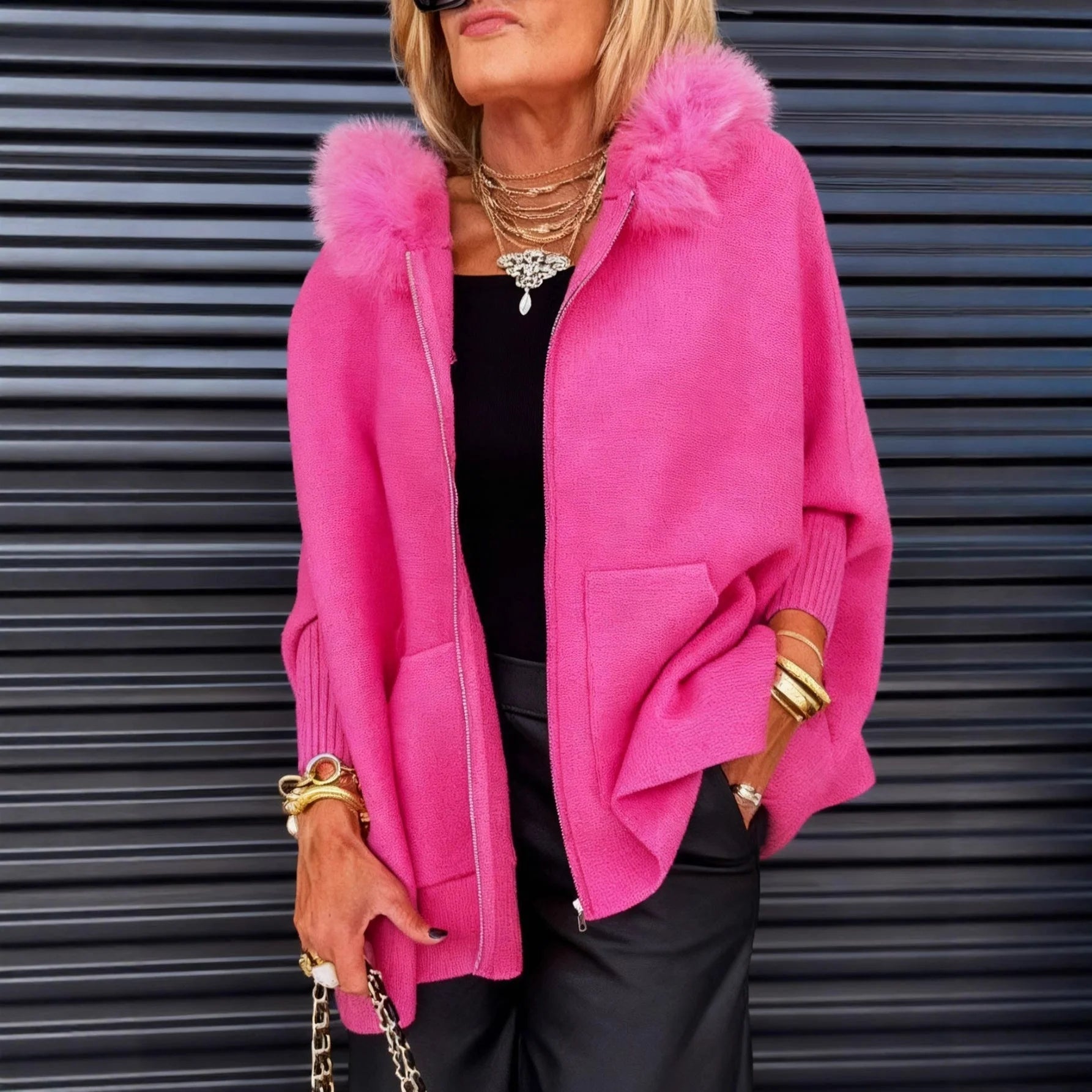 Women's jacket with fur collar in a solid color for a casual look