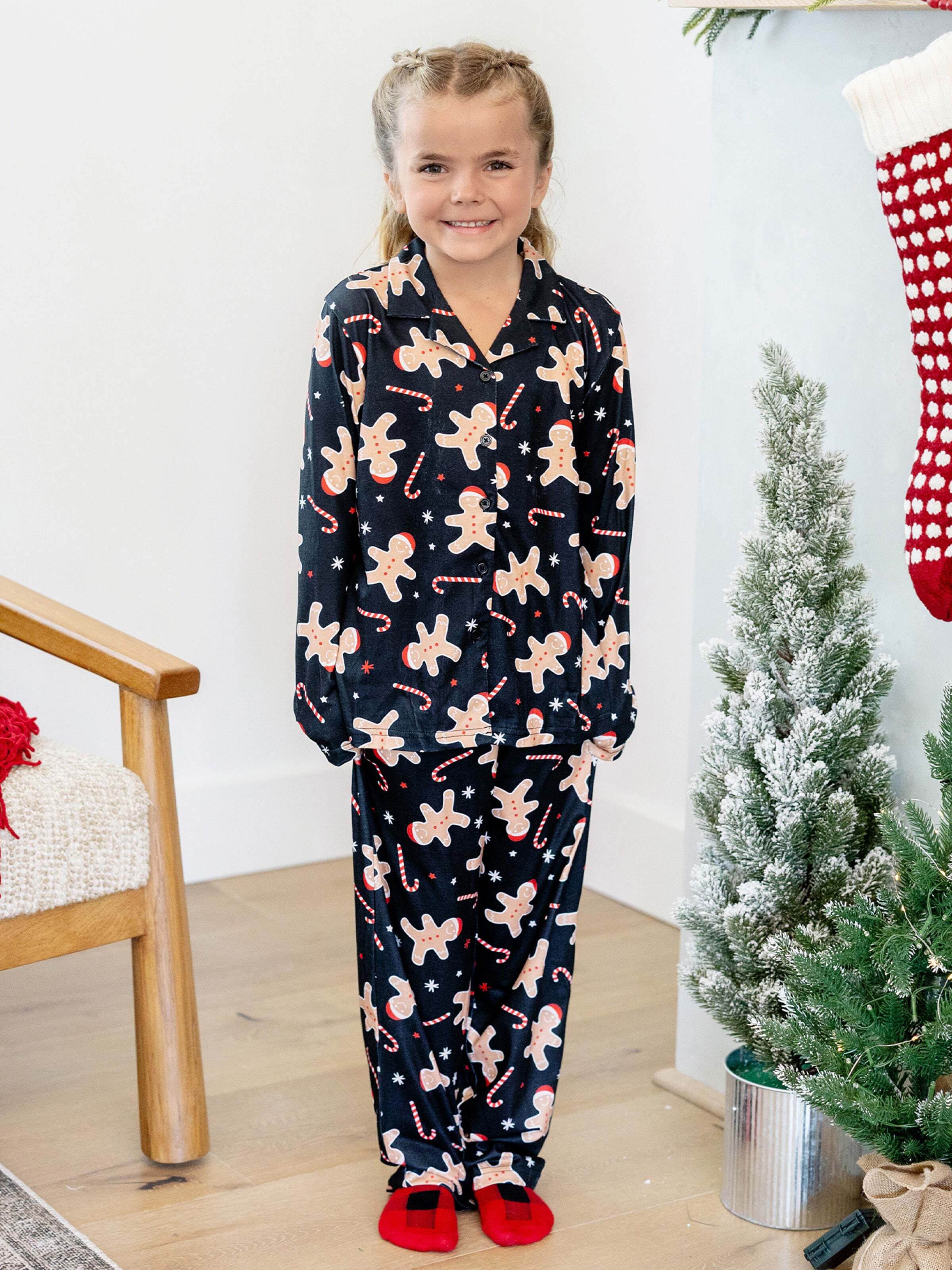 Christmas Matching Family Pajamas Set Gingerbread Print Black PJS with Christmas Socks Black