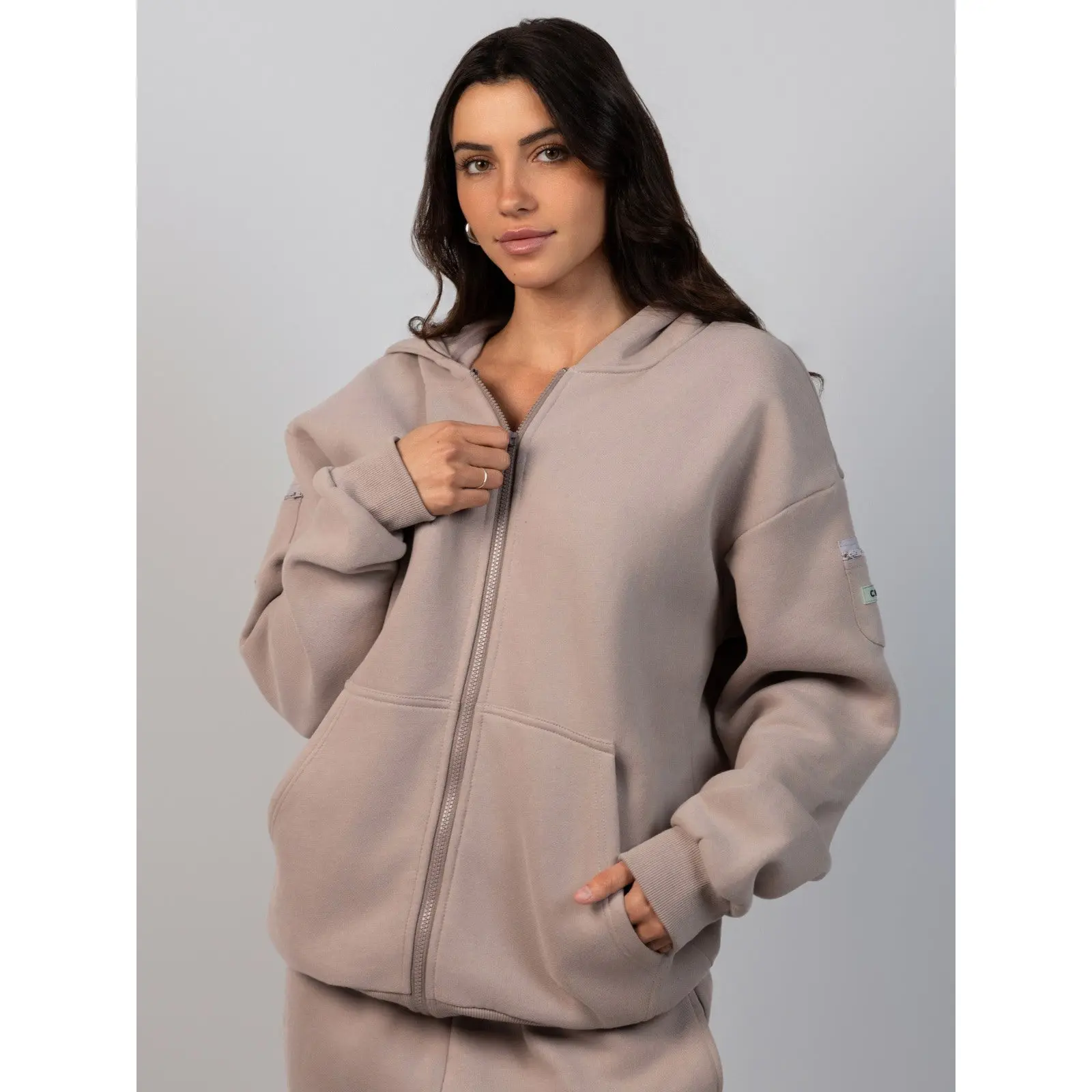 Unisex Zip-Up Hoodie with Secure Zip Pockets – Lightweight Travel Essential Sweatshirt for Everyday Wear