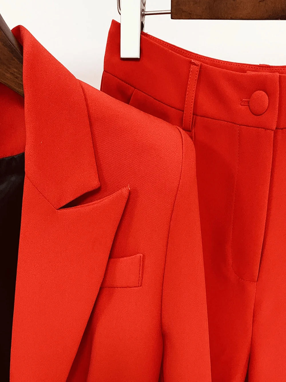 SoloveDress Red 2 Piece Peak Lapel Single Breasted Slim Fit Women's Suit