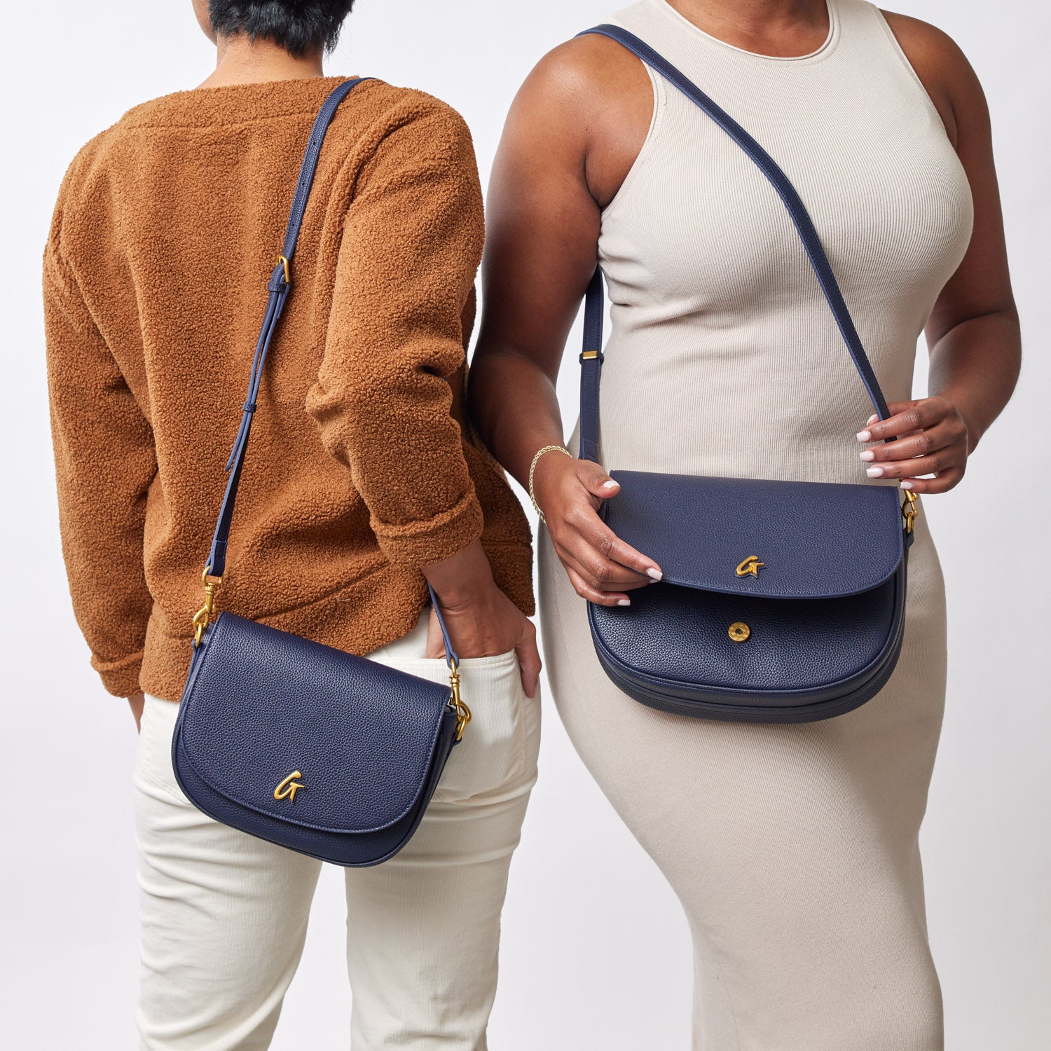 LARGE PEBBLE SHOULDER BAG - NAVY