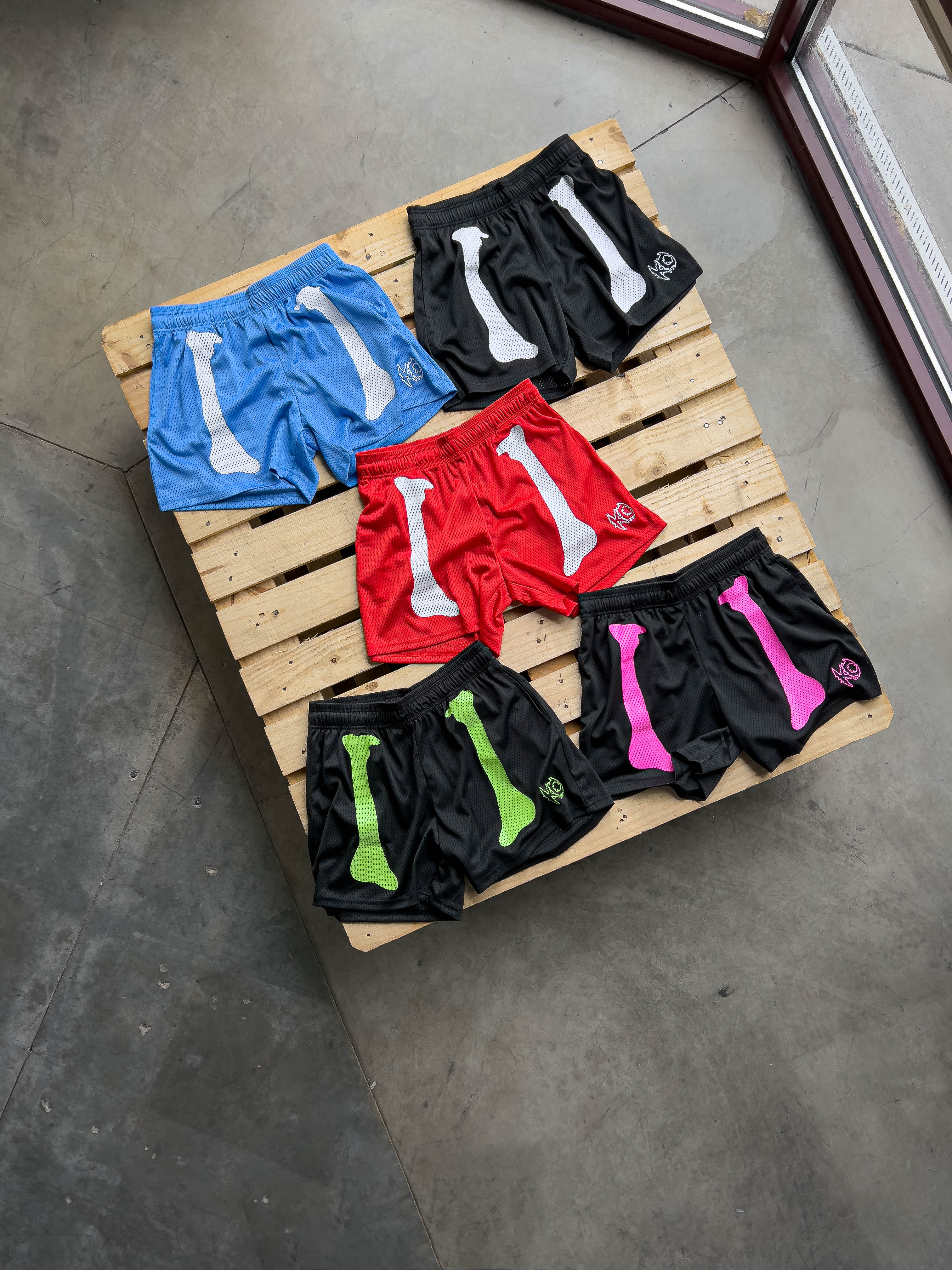 VENTED MESH SHORTS BONE DRY - BLACK / WHITE