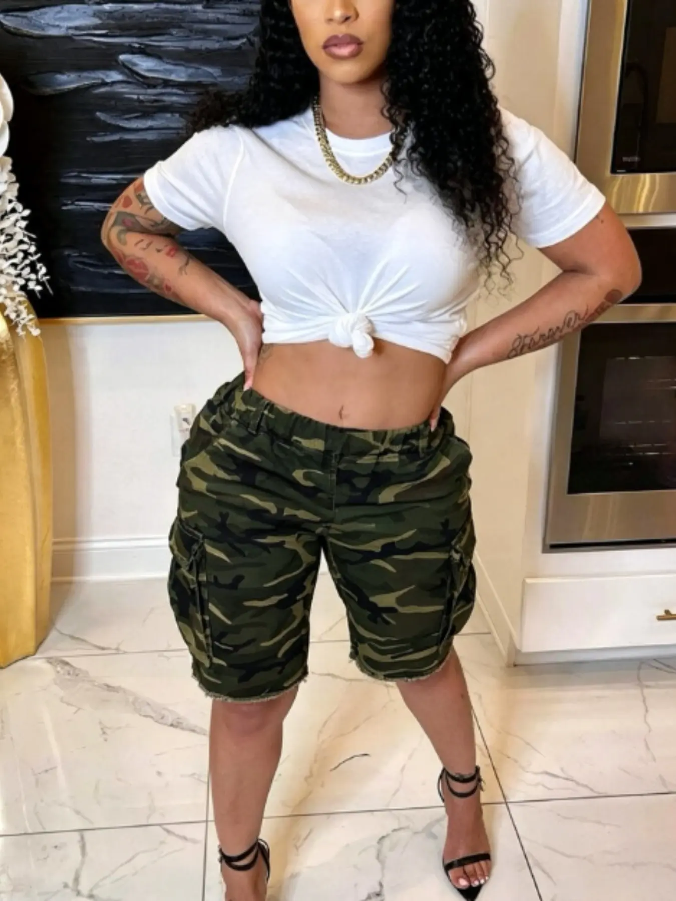 Women's Camo Print Elastic Waist Cargo Shorts with Pockets
